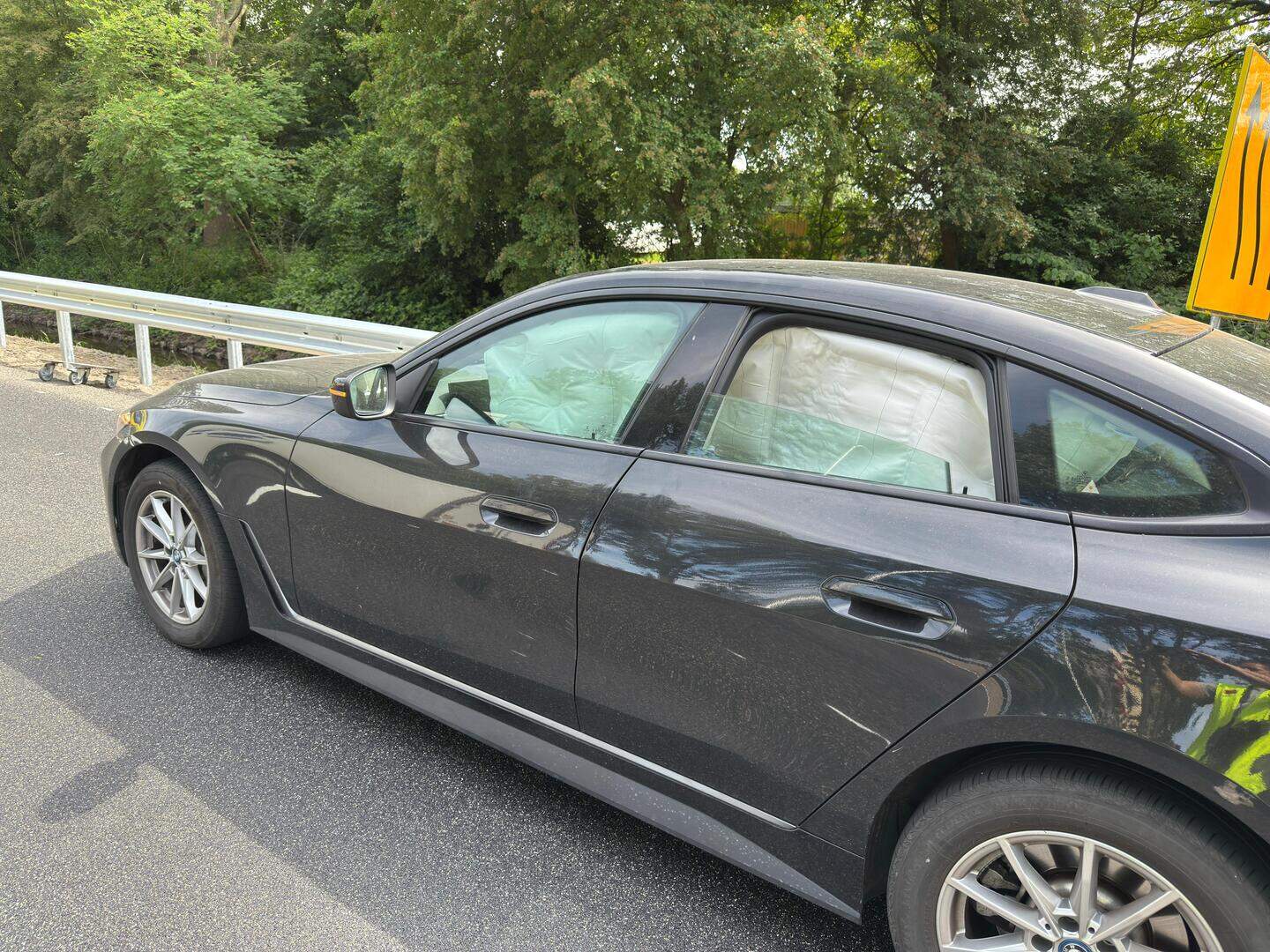 Vrachtwagen knalt achterop auto bij A8 in Zaandam, bestuurder naar
