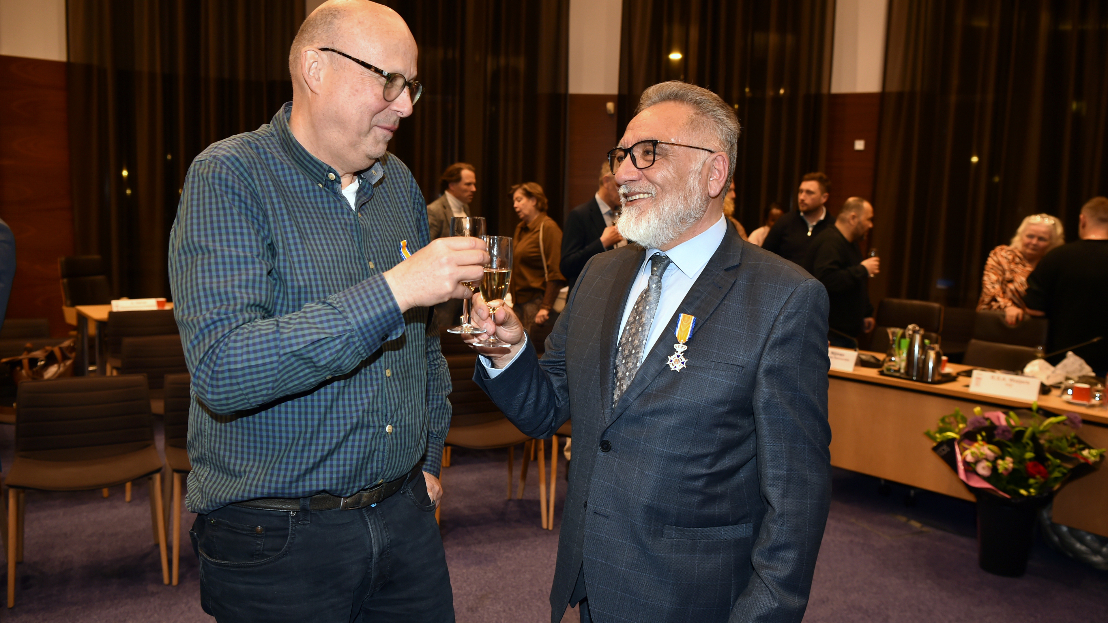 Beverwijk bids farewell to fifteen council members, royal decorations for Bayram Gezer and Co den Hartog