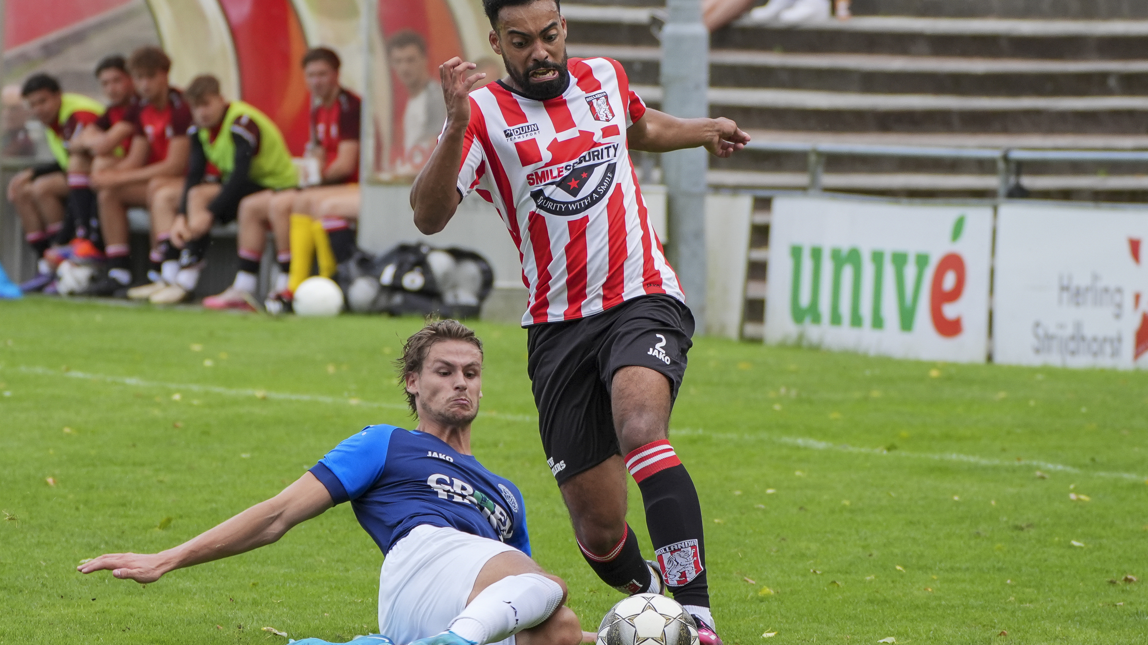 Daniël Schermer juicht bij een doelpunt, óók tegen de ploeg waar hij ruim honderd keer voor scoorde