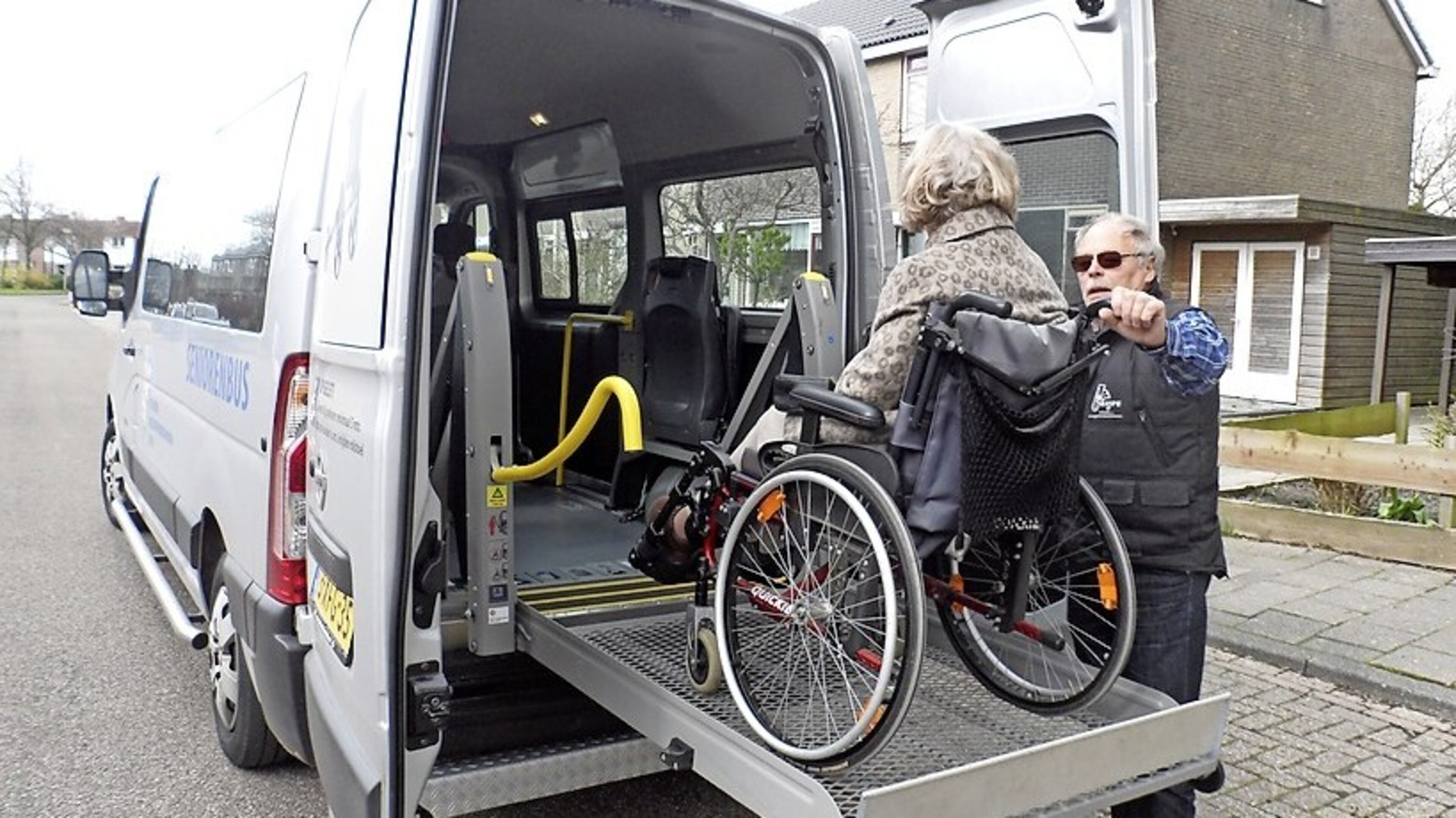 ’Seniorenbus rijdt voor alle ouderen binnen de gemeente Schagen’. Inwoners uit voormalig Harenkarspe