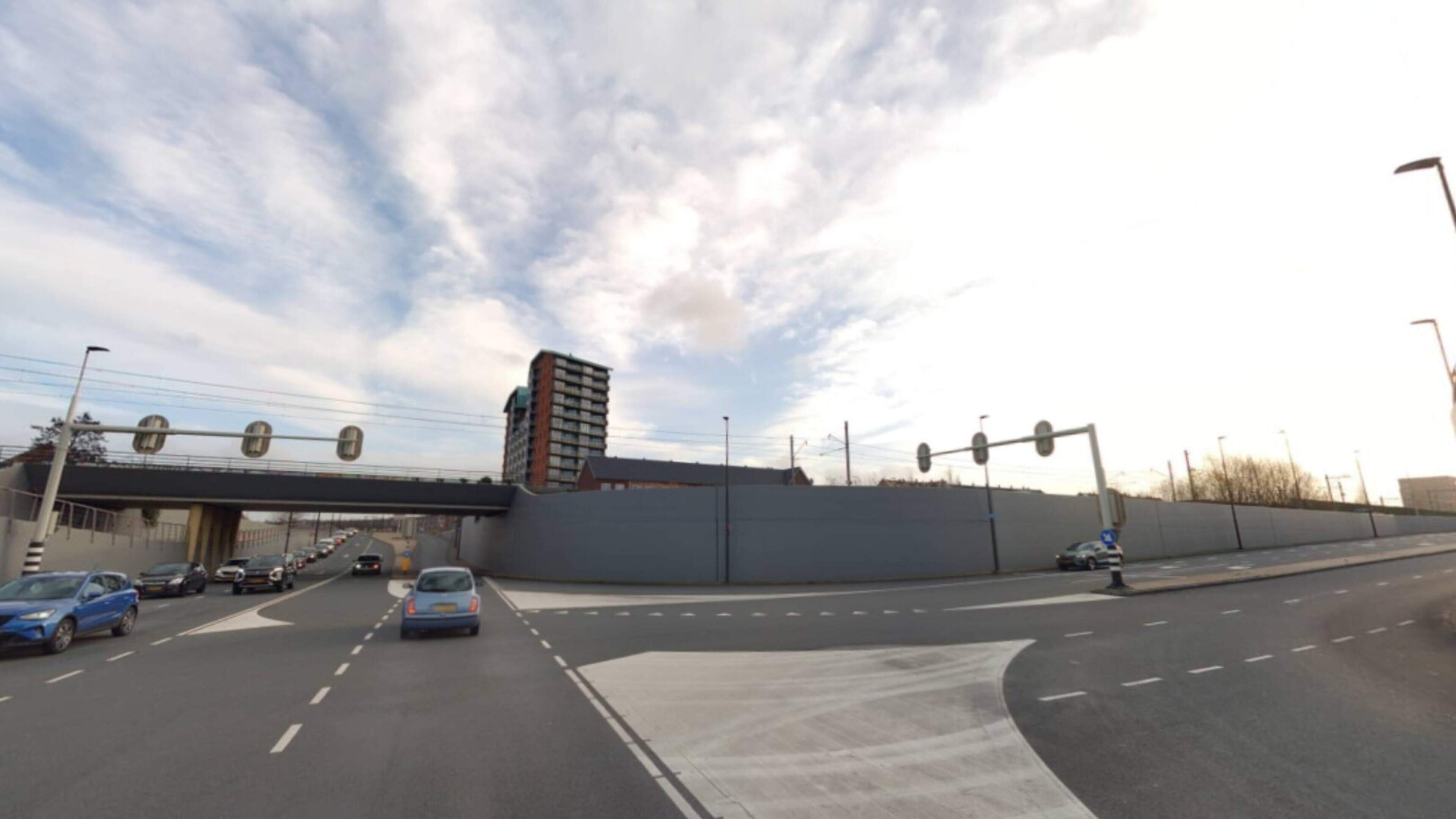 Tubes and cameras for traffic count on Laan der Nederlanden. Beverwijk investigates road redesign