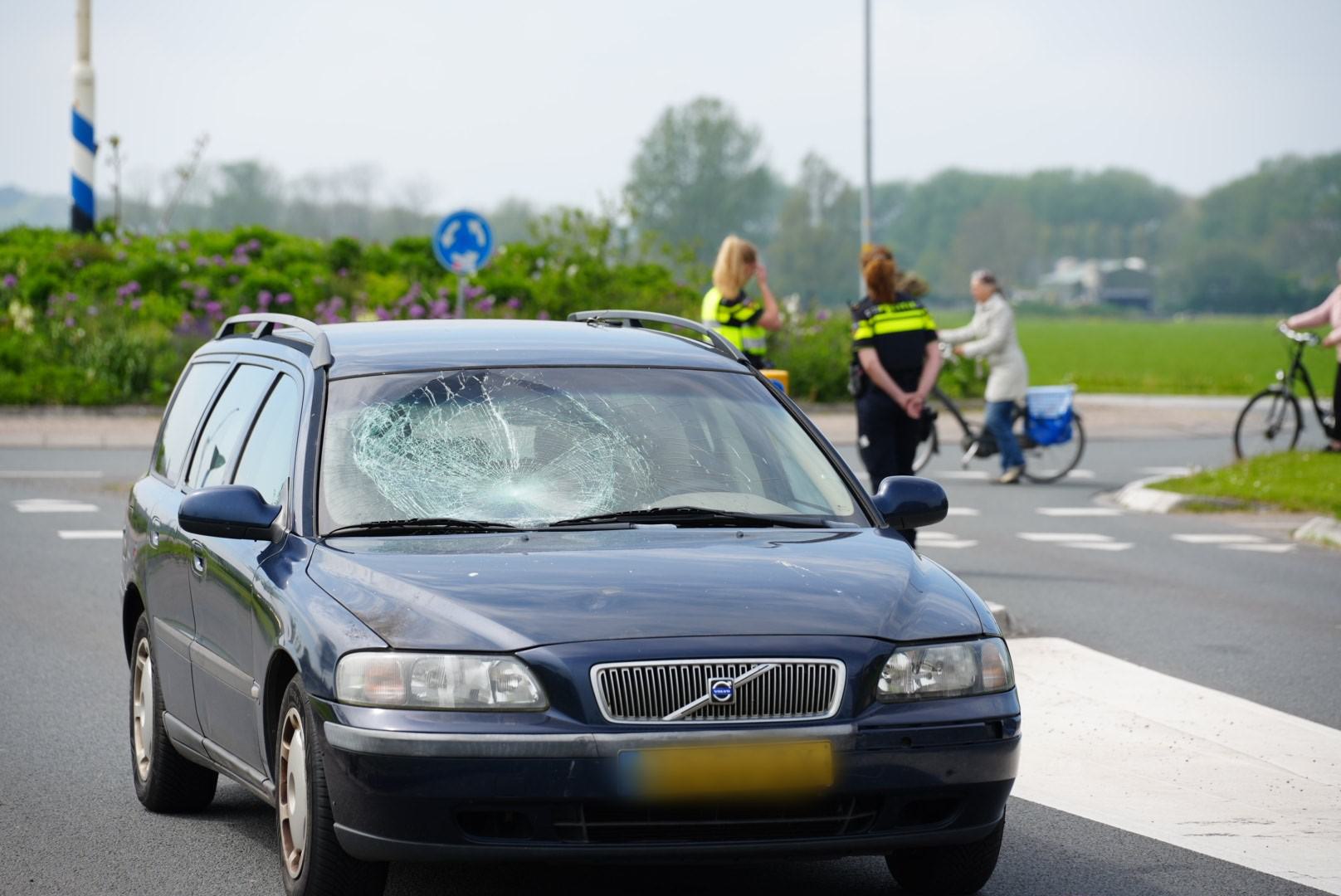 Fietser zwaargewond bij aanrijding, automobilist aangehouden