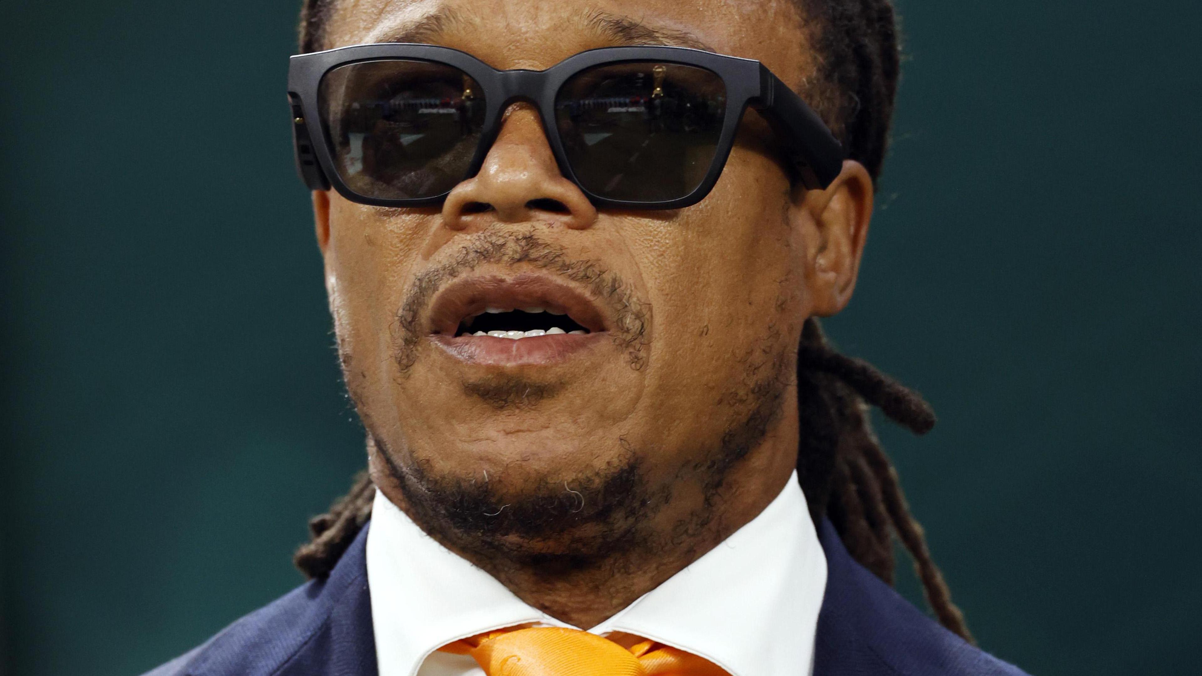 Ook Edgar Davids nam zijn trommeltje brood mee naar de club. De Pitbull is  van binnen nog altijd één van de spelers | column | De Gooi- en Eemlander