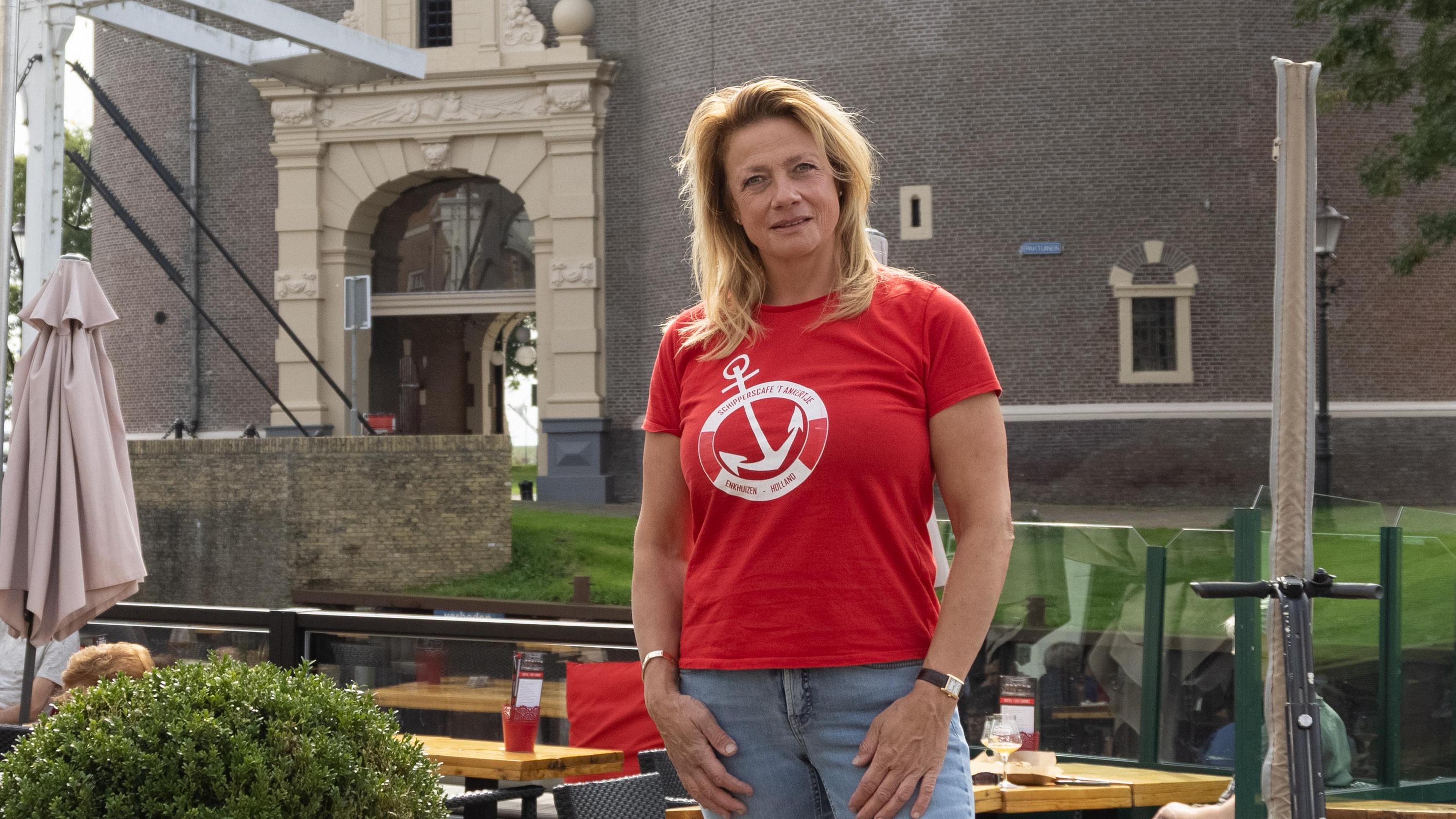 Horecaonderneemster Karin hekelt bestuurscultuur in Enkhuizen. ’Selectieve handhaving, vertrouwensbe