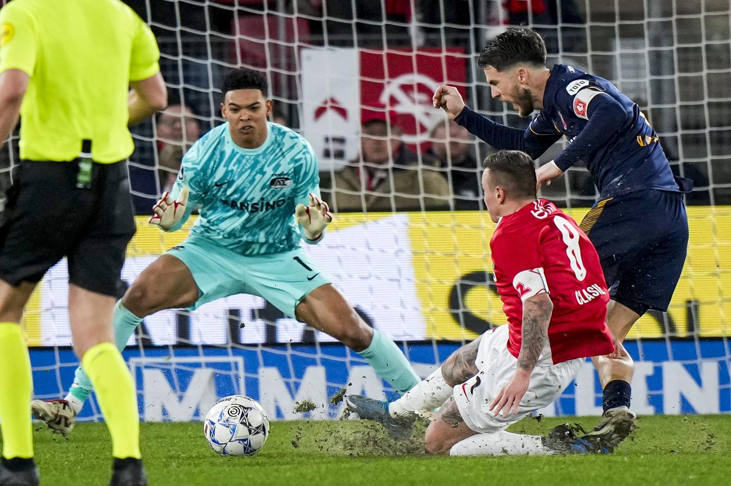 Lachend Slepen De AZ Spelers Hun Kerstpakketten Mee Naar Huis De Donkere Wolken Zijn Net Op