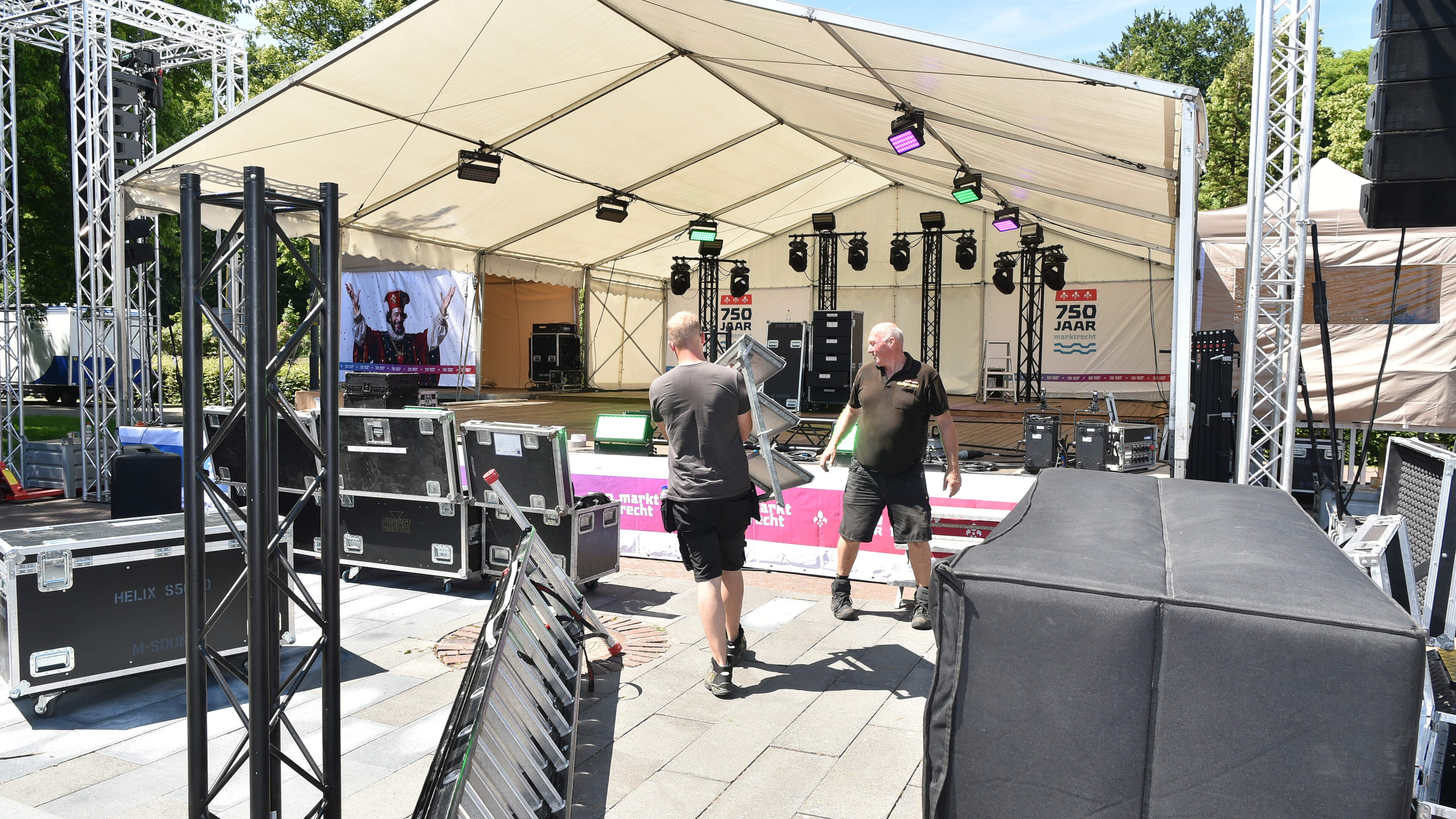 Work underway in summer heat for grand finale of Beverwijk's 750-year market rights anniversary