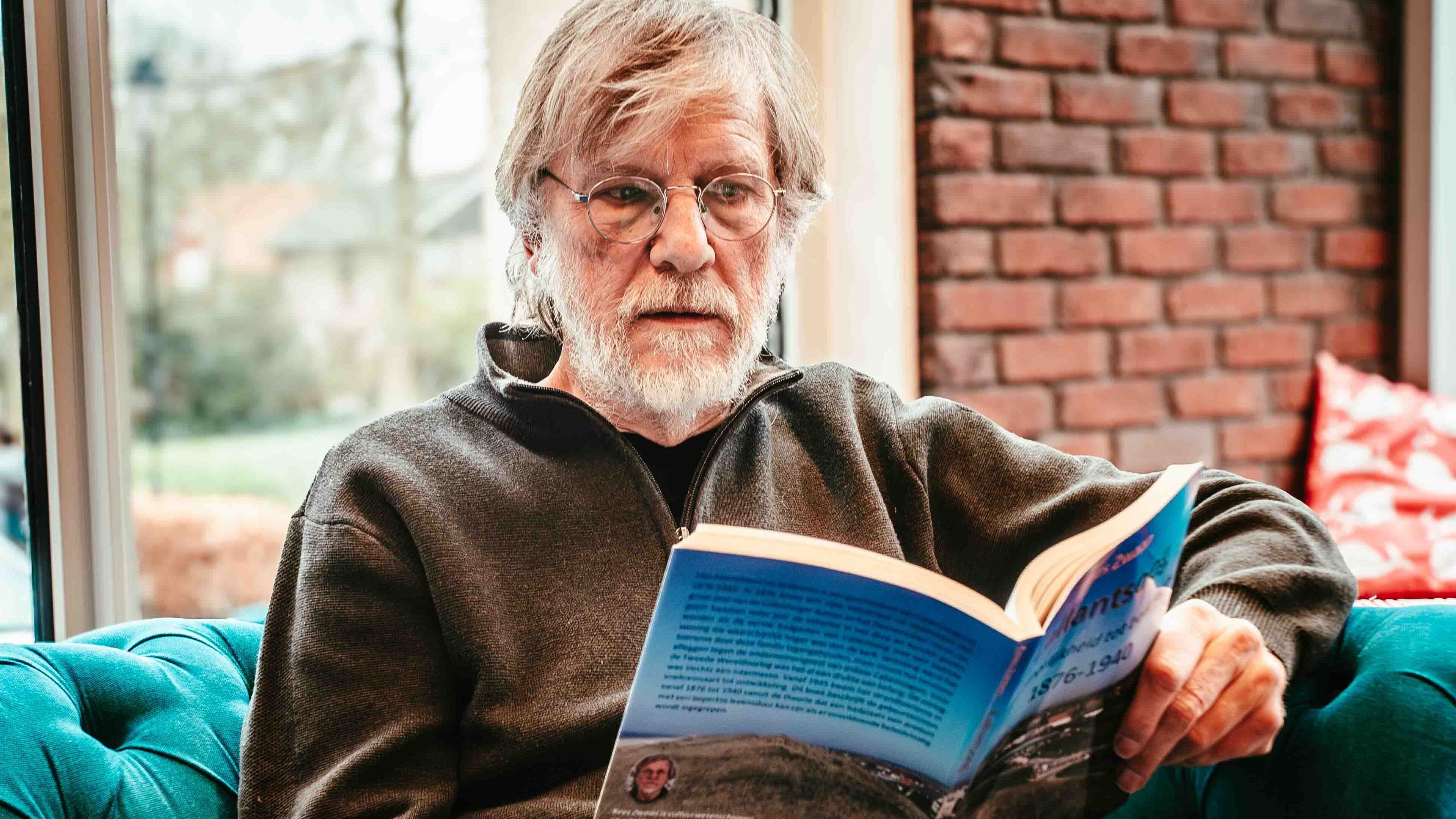 Nog immer innige band met het dorp van zijn jeugd. Geschiedenis van Callantsoog blijft Kees Zwaan bo