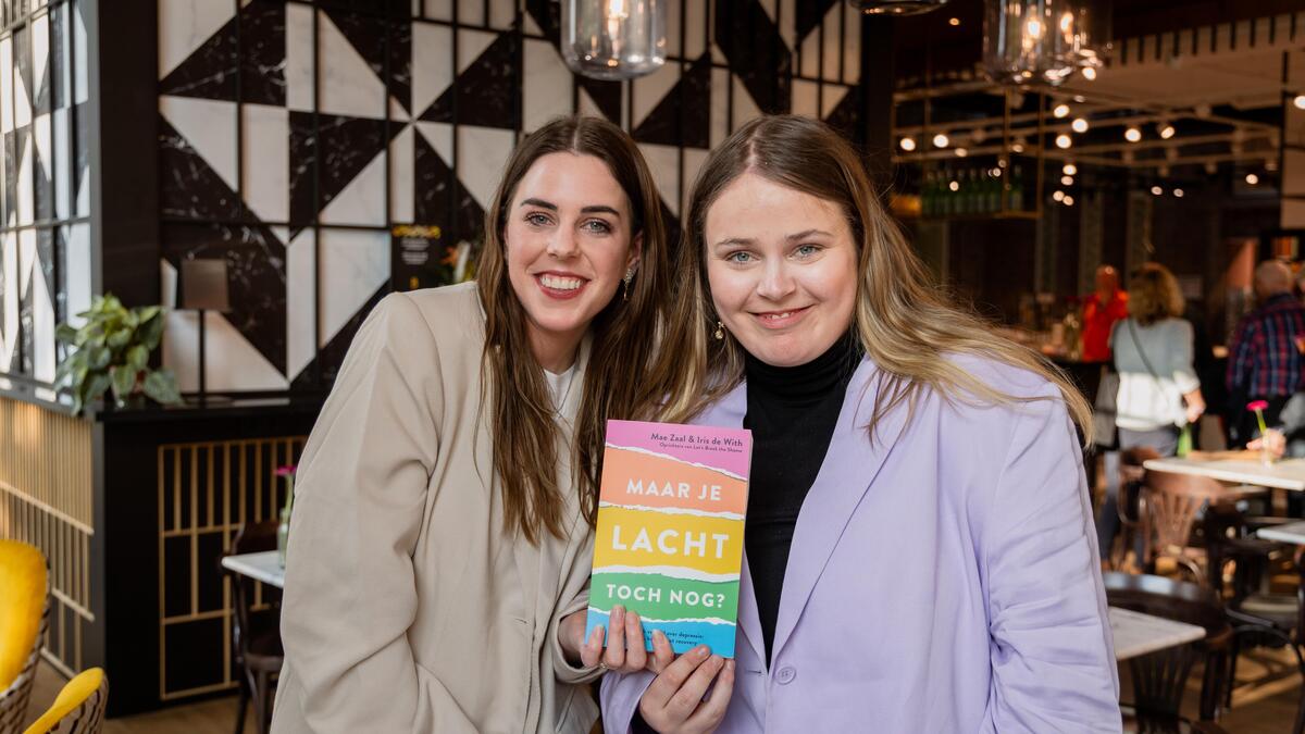 Mae en Iris schrijven boek over depressies bij jongeren: ’Maar je lacht ...