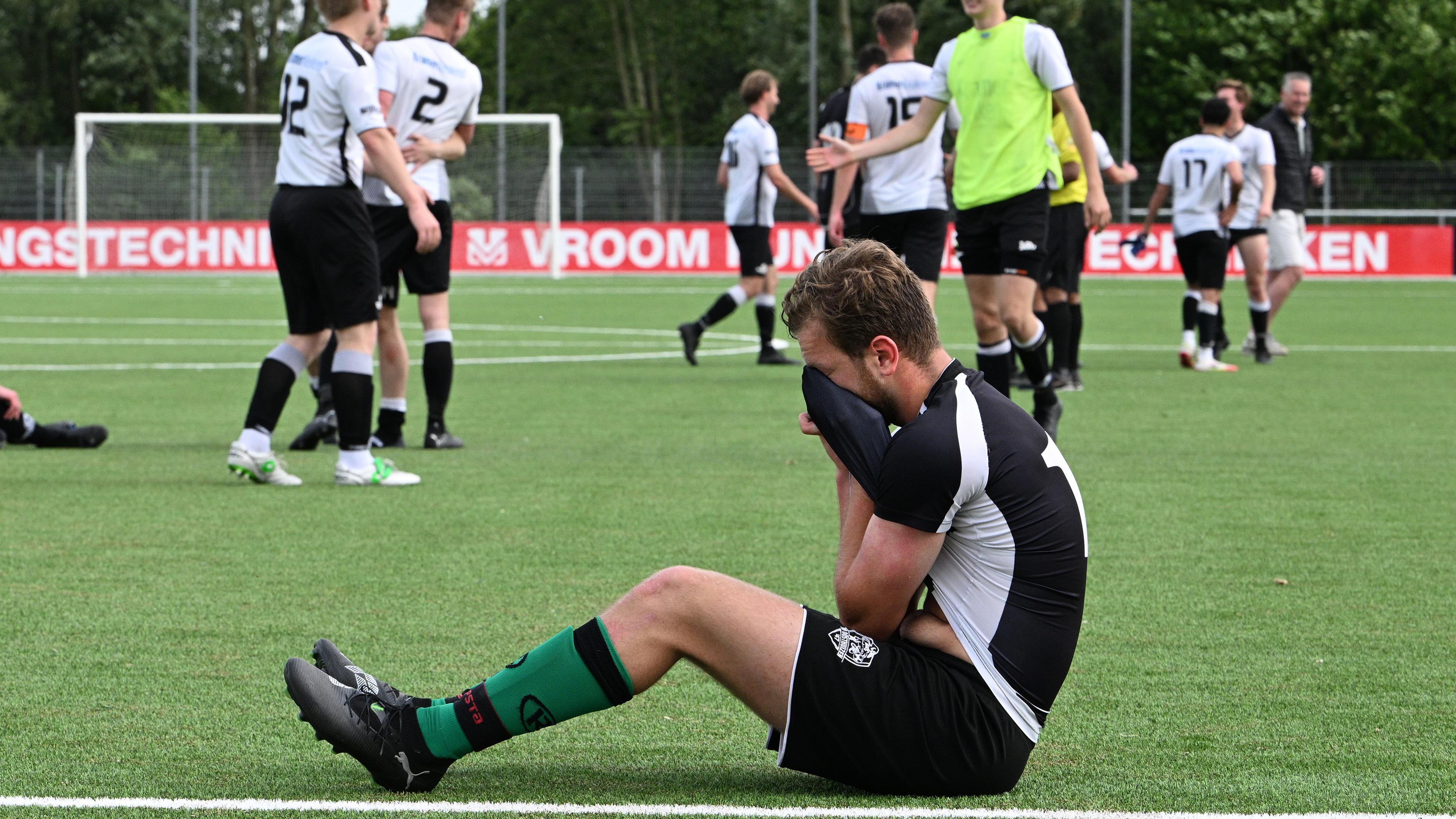 Een voorsprong van 2-0 was niet genoeg voor Oosthuizen; ’We hebben het echt aan onszelf te wijten’