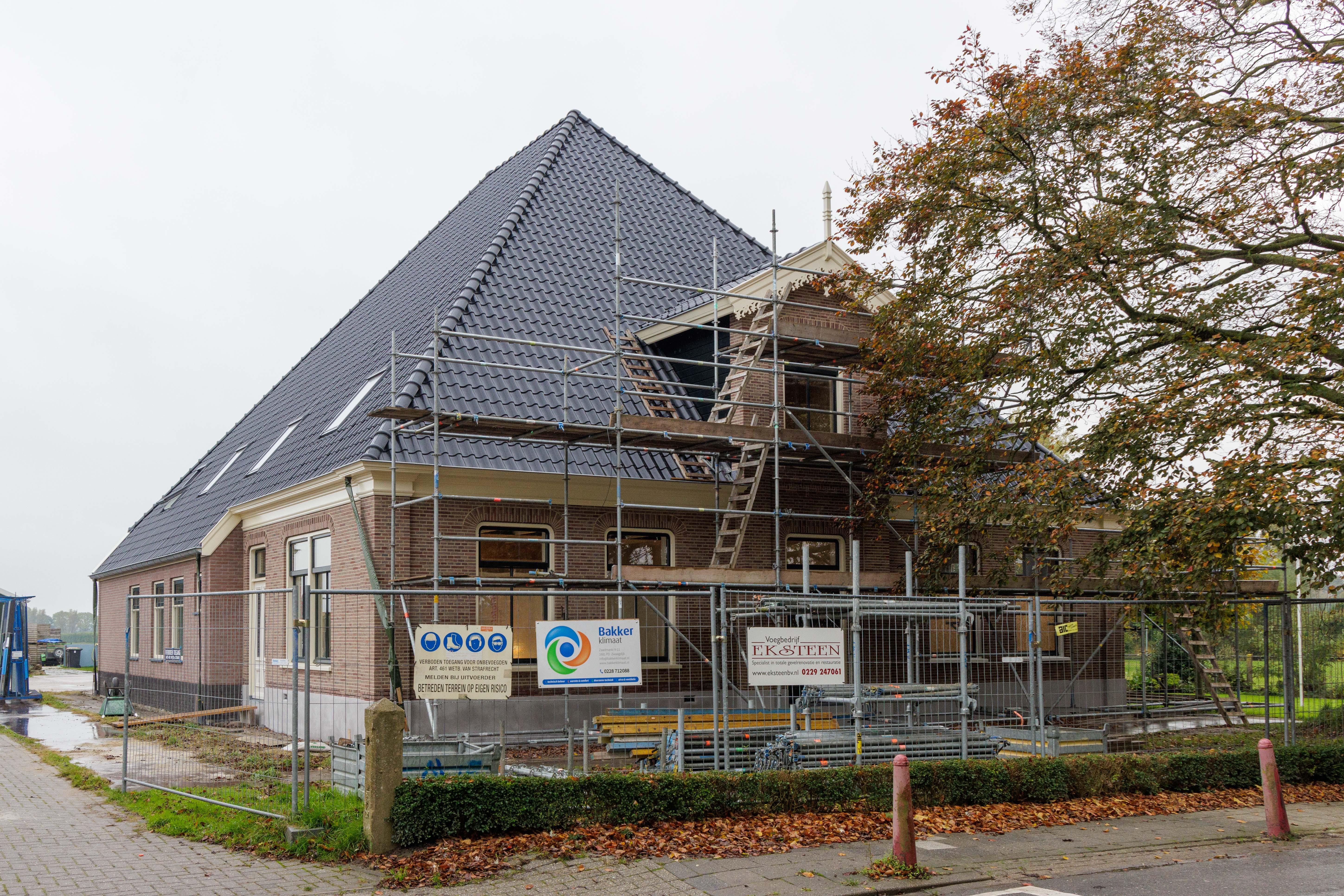 Stolpboerderij in Westwoud na verwoestende storm in de herkansing