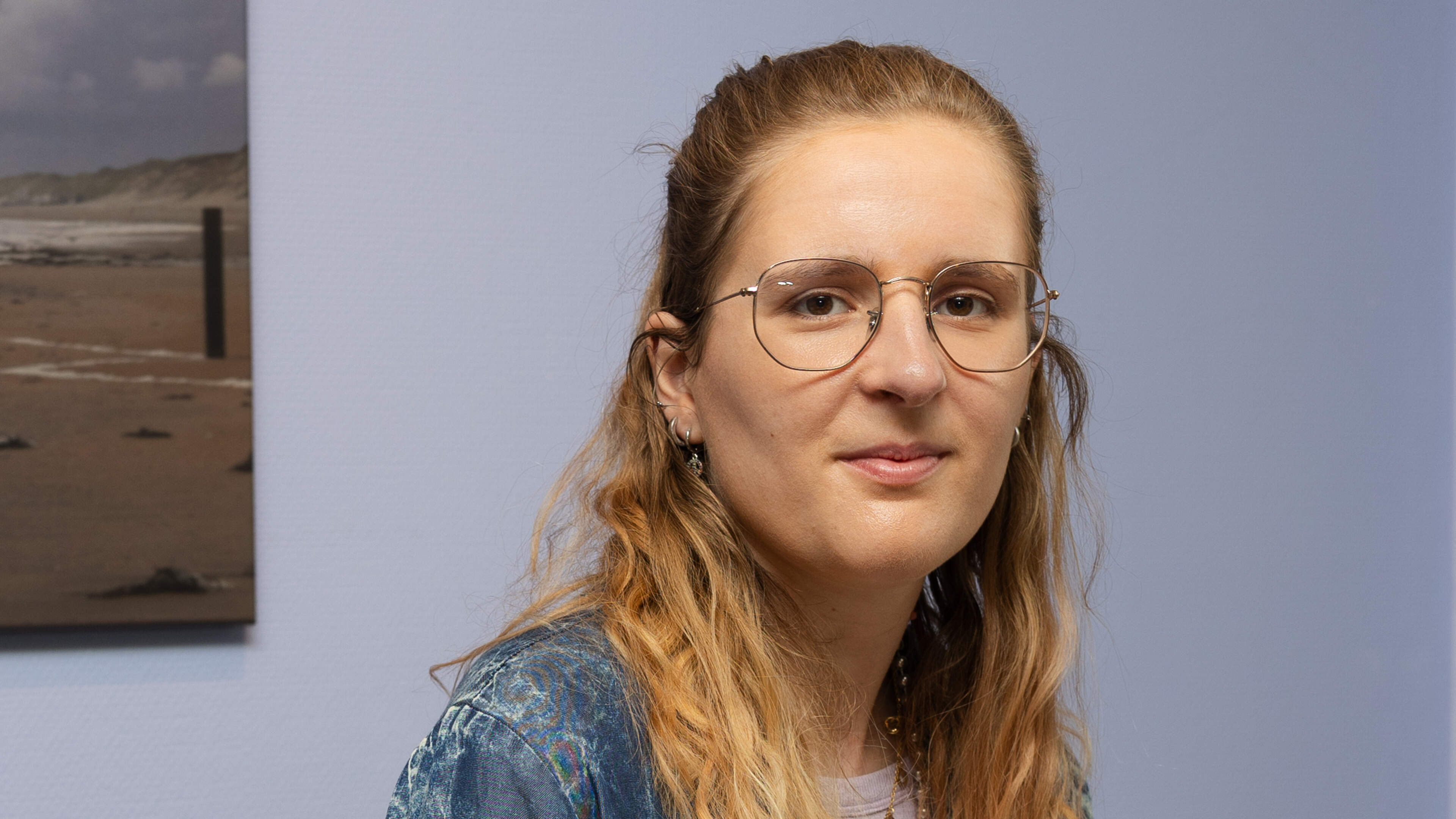 Karlijn missed care and peer support as a young caregiver. She wrote a book to help others find their way.
