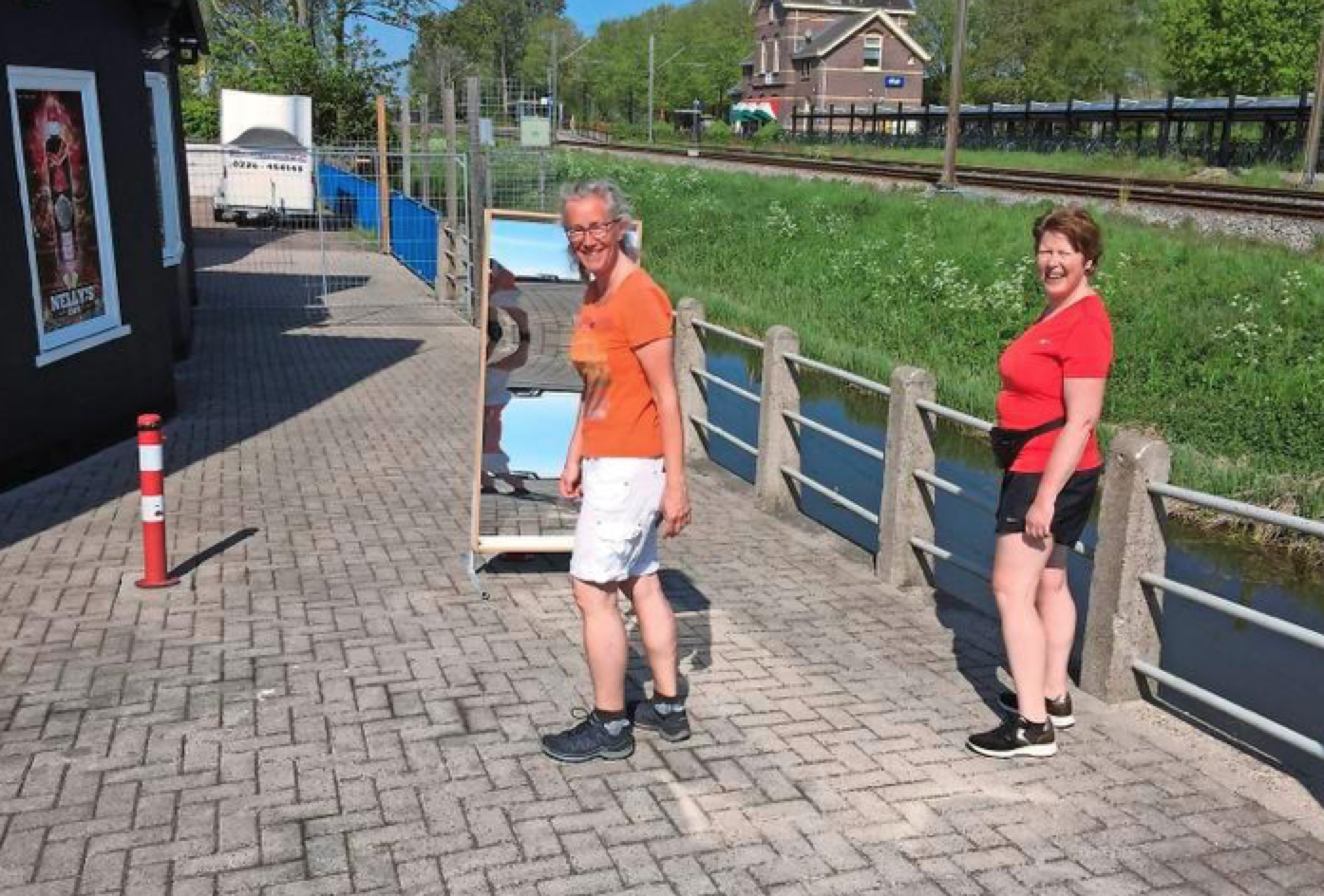 Anderhalve minuut lachen op anderhalve meter [video]
