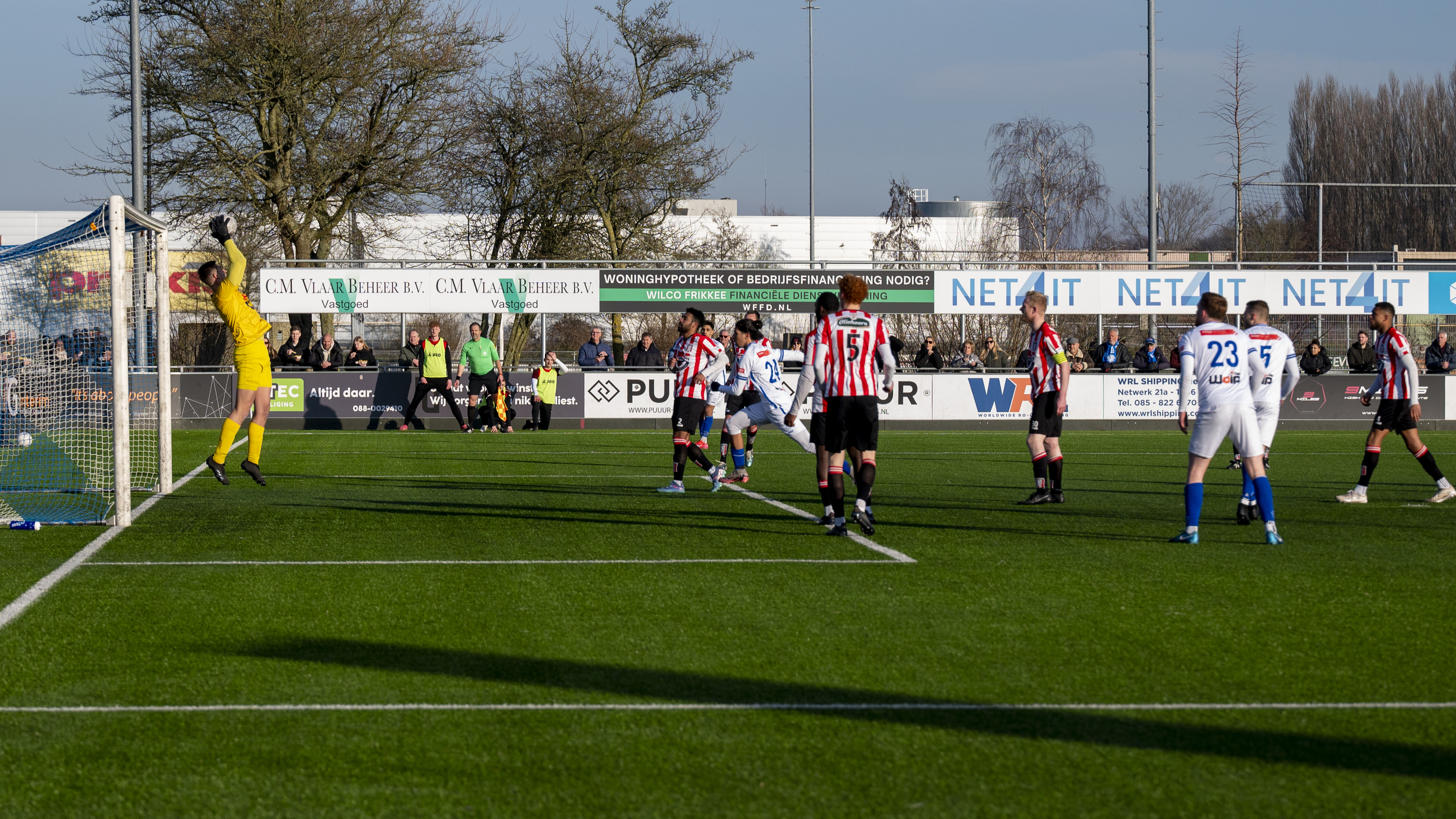 De gouden invalbeurt van Luke Abelskamp tegen zijn oude club: spits helpt Hollandia in blessuretijd 