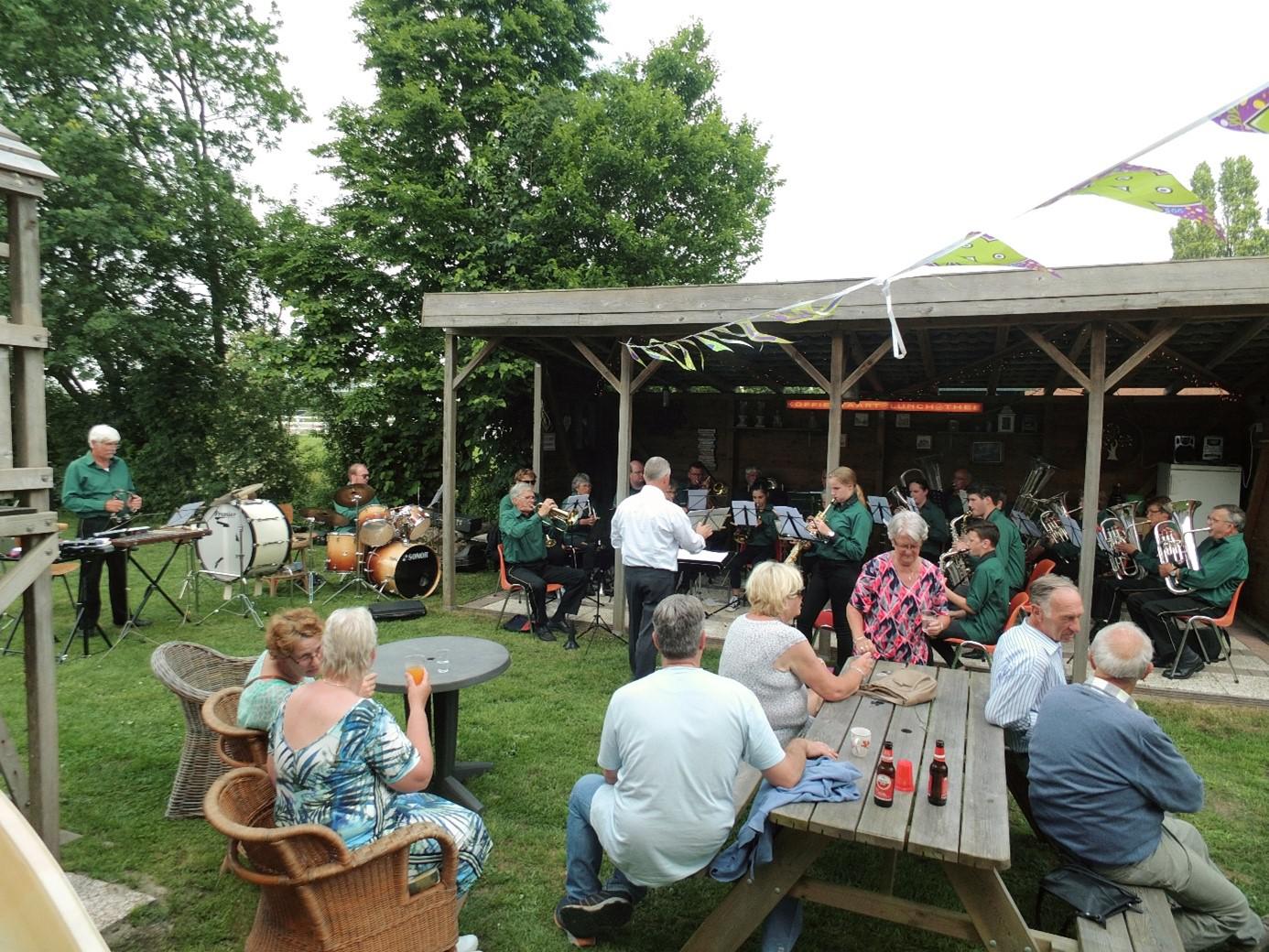 Muziek in de buitenlucht in Andijk en Zwaagdijk-Oost