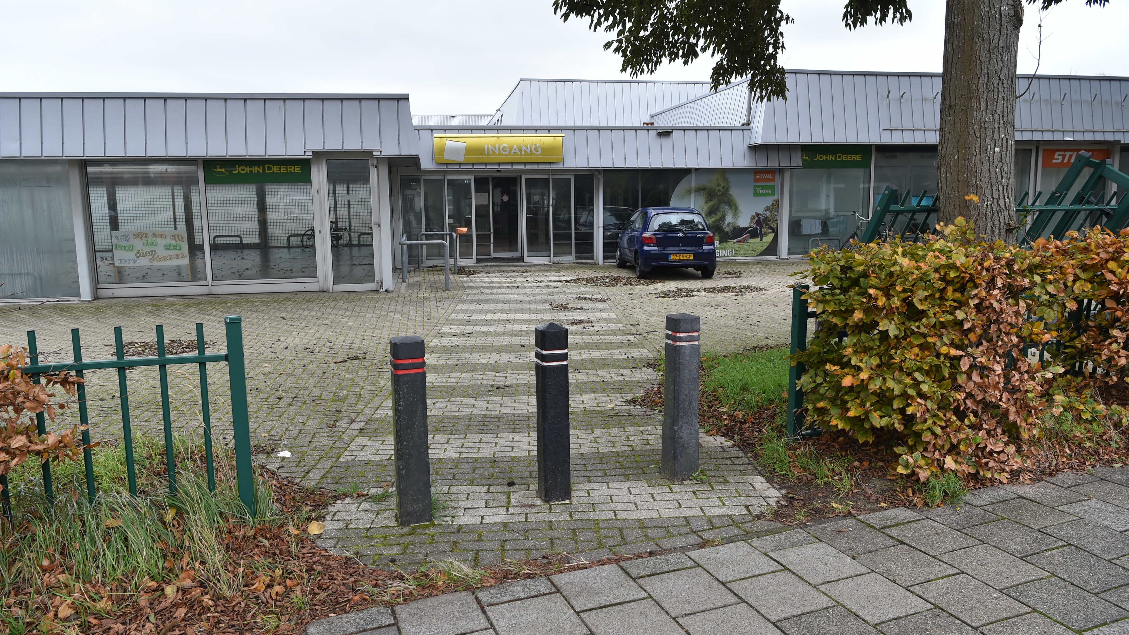 Council wants to redevelop Bakkum showroom for five years of housing: 'If it becomes a new Berg- en Bal, status holders will be satisfied'