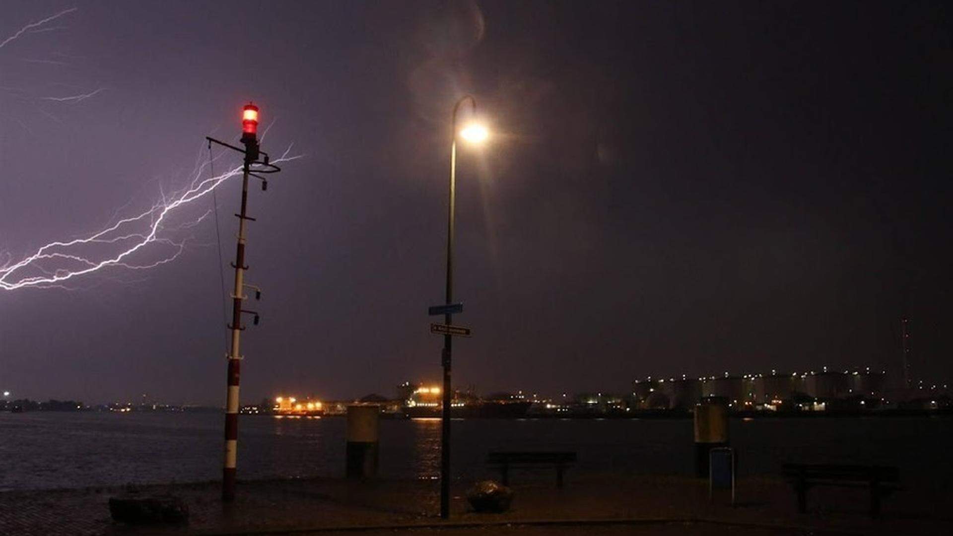 Code Oranje: Dinsdagavond Kans Op Zware Onweersbuien Met Hagel En ...