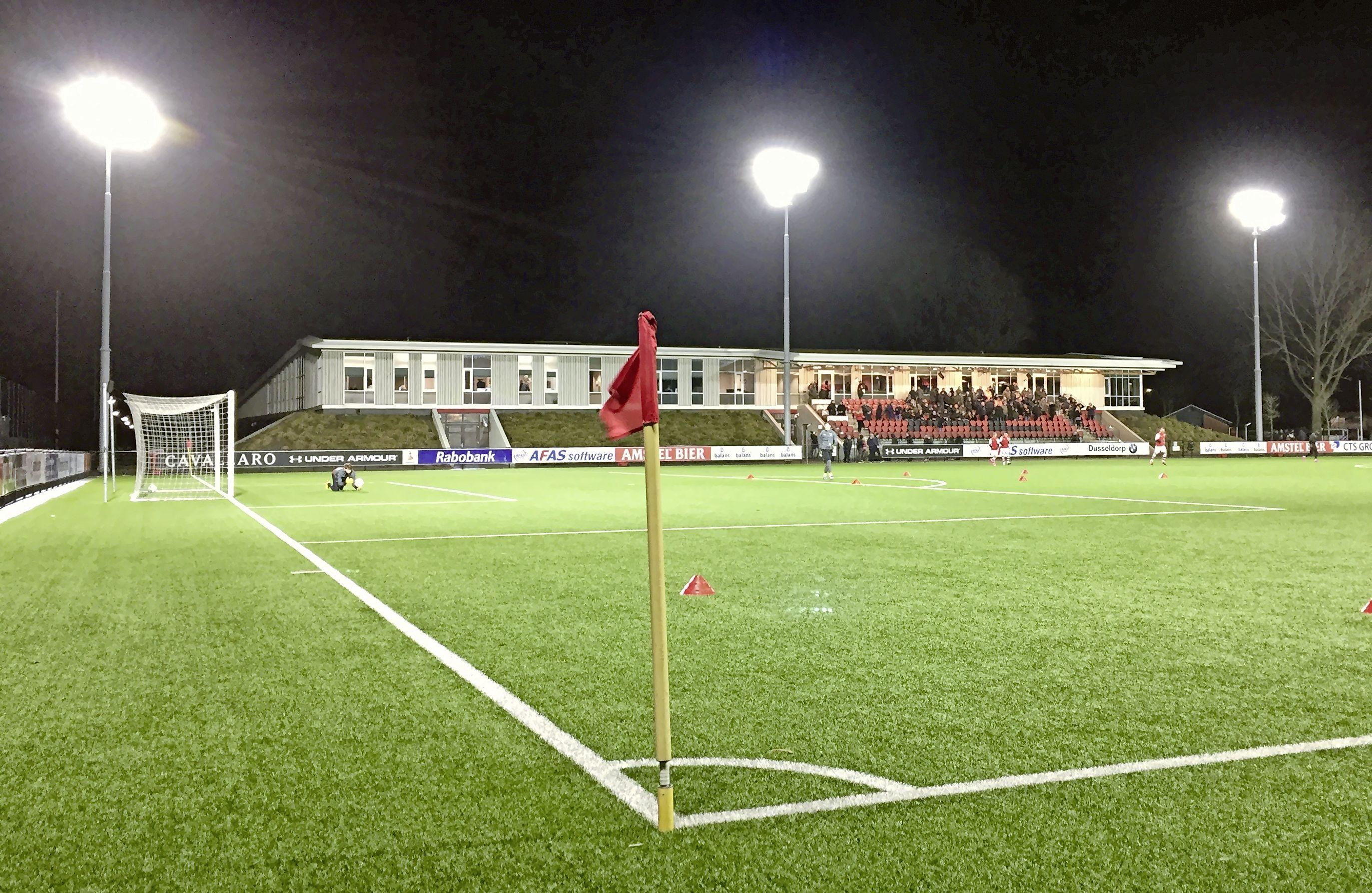 Jong AZ tovert weer een konijn uit de hoge hoed, maar verliest wel van