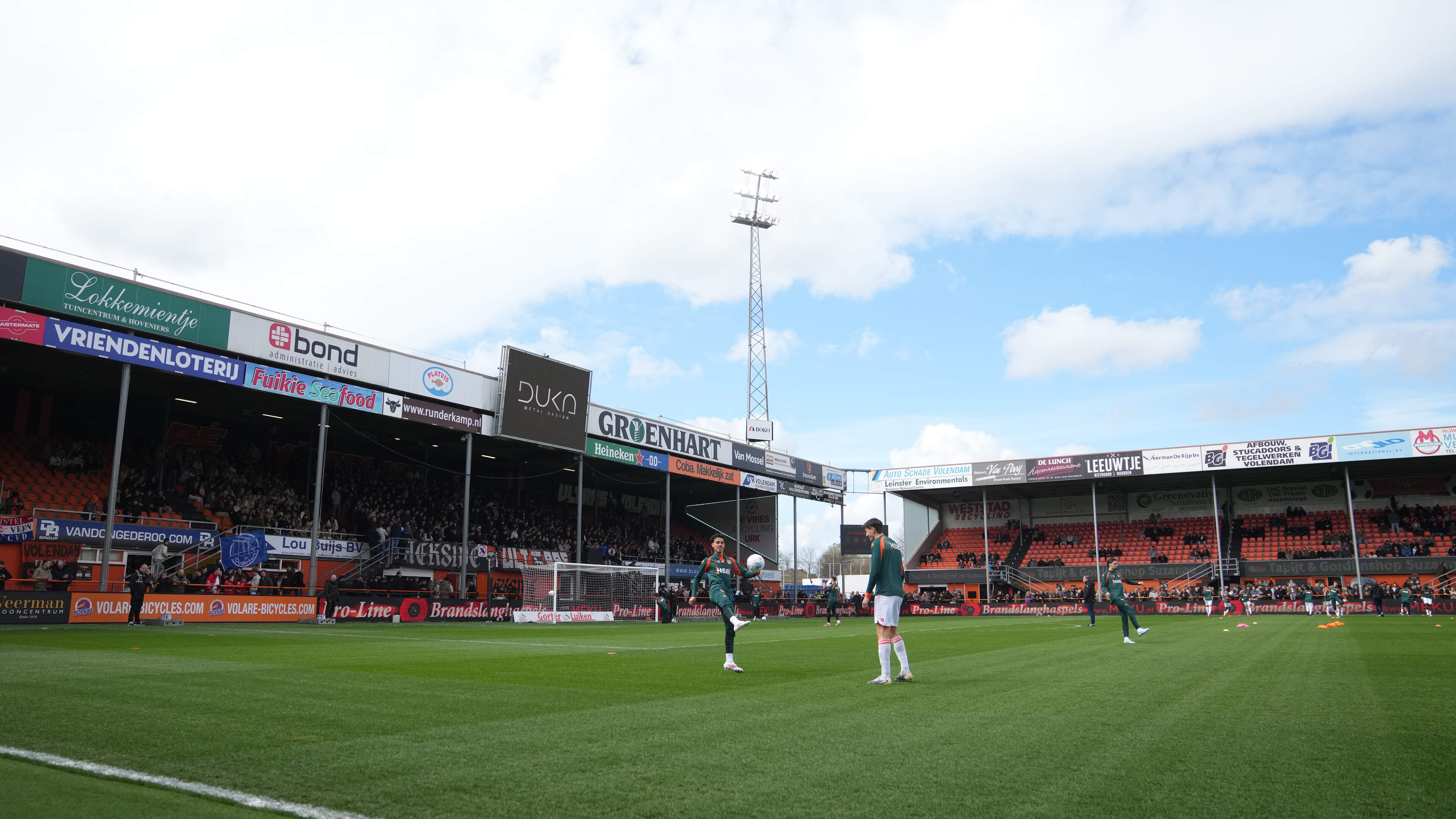 Initially a meter too short, FC Volendam’s new pitch ranks mid-table; AZ and Telstar at the bottom