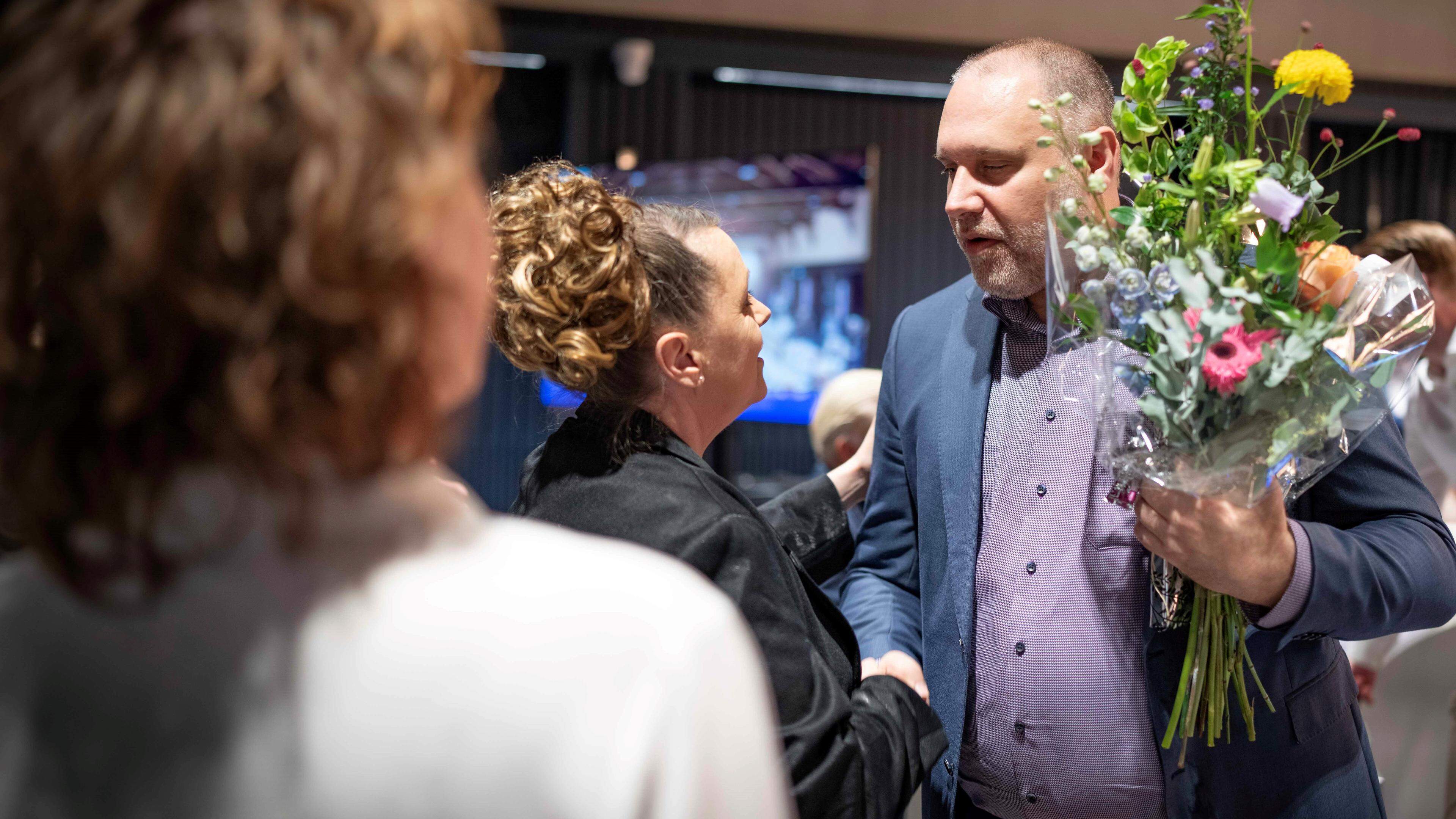 Wethouder Zuiddam hoeft niet op een houtje te bijten. Hij heeft recht op twee jaar wachtgeld