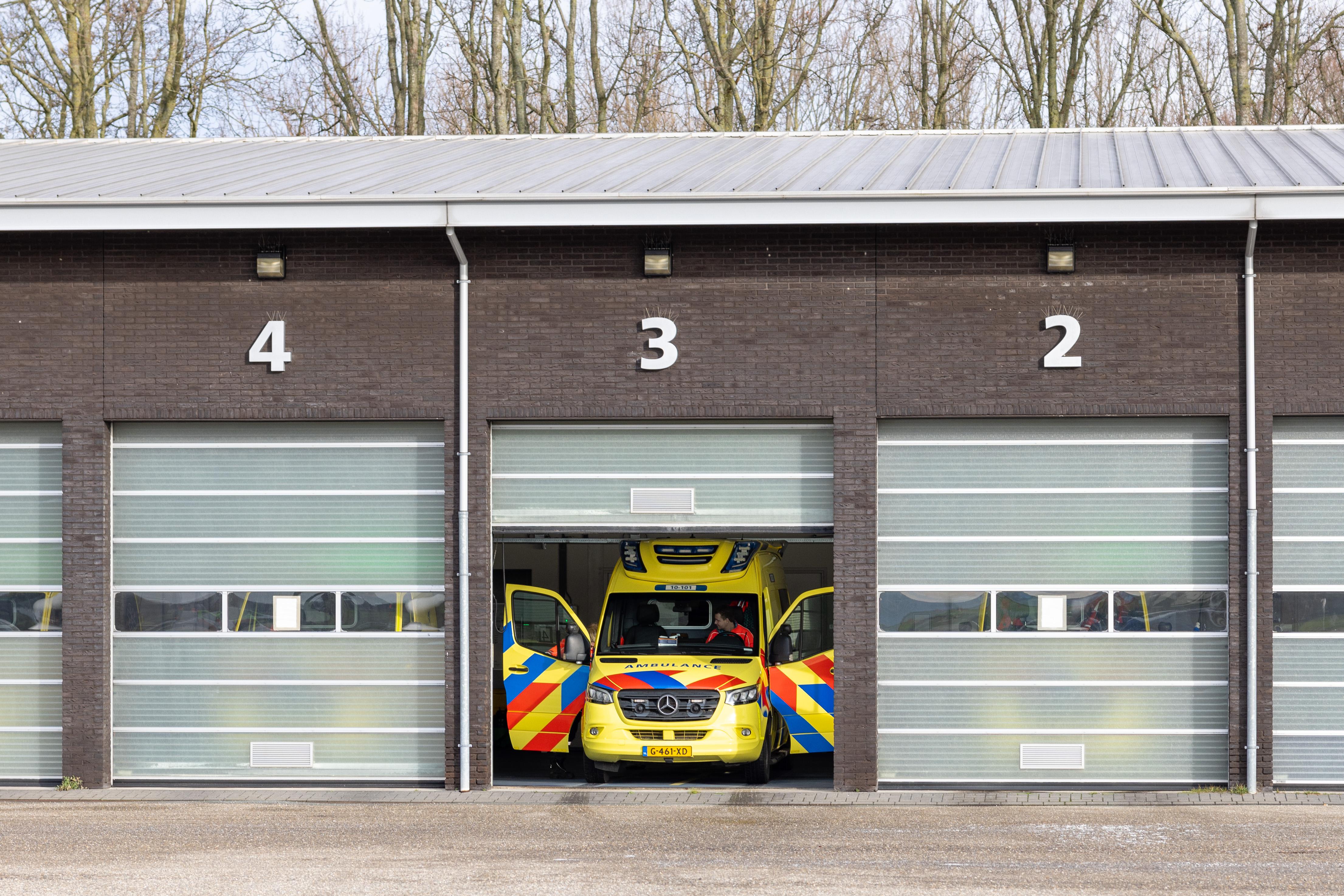Vernieuwen ambulanceposten in West-Friesland kost meer tijd