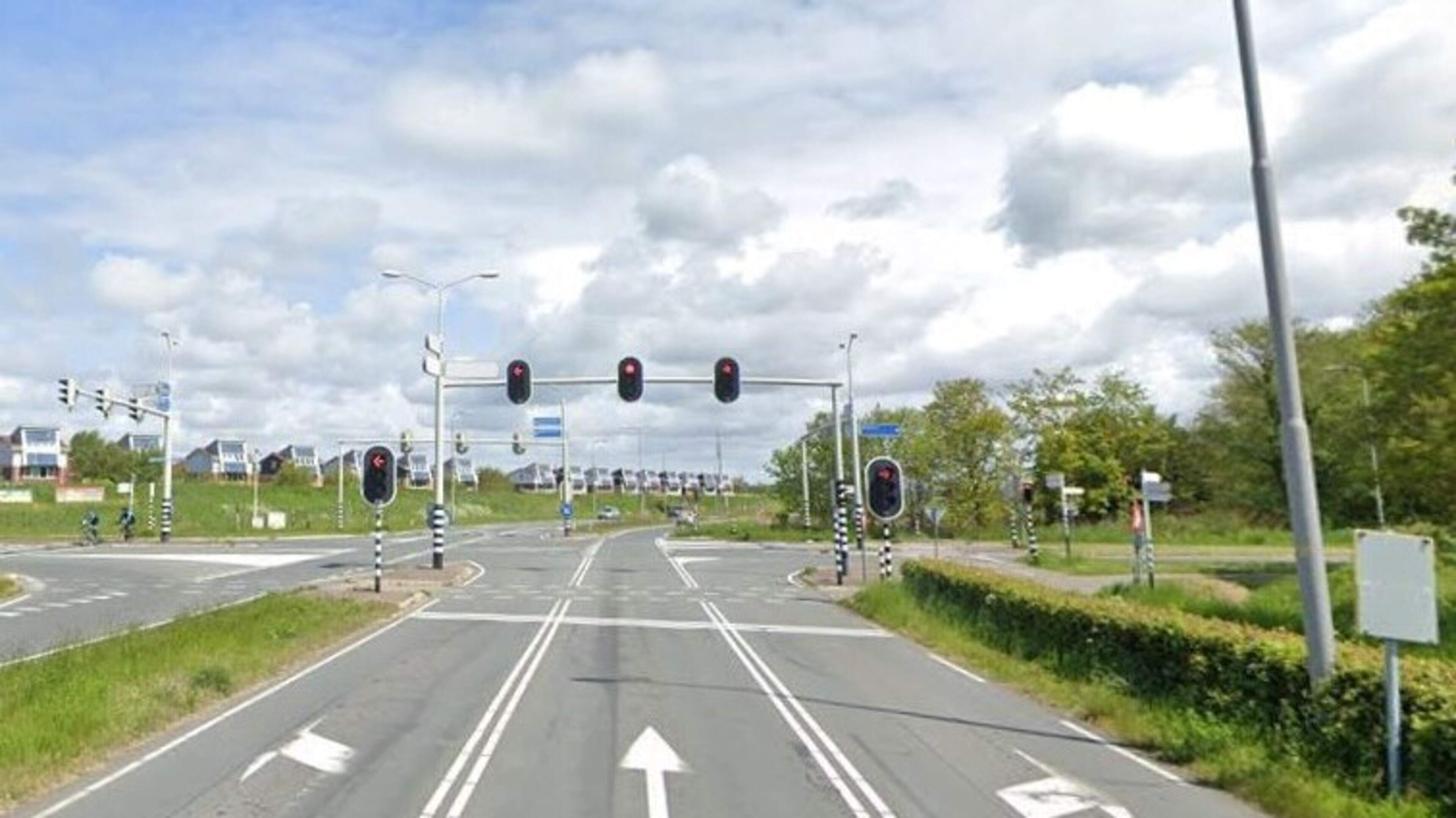 Kruising N512 met Heilooër Zeeweg afgesloten: asfalteringswerk