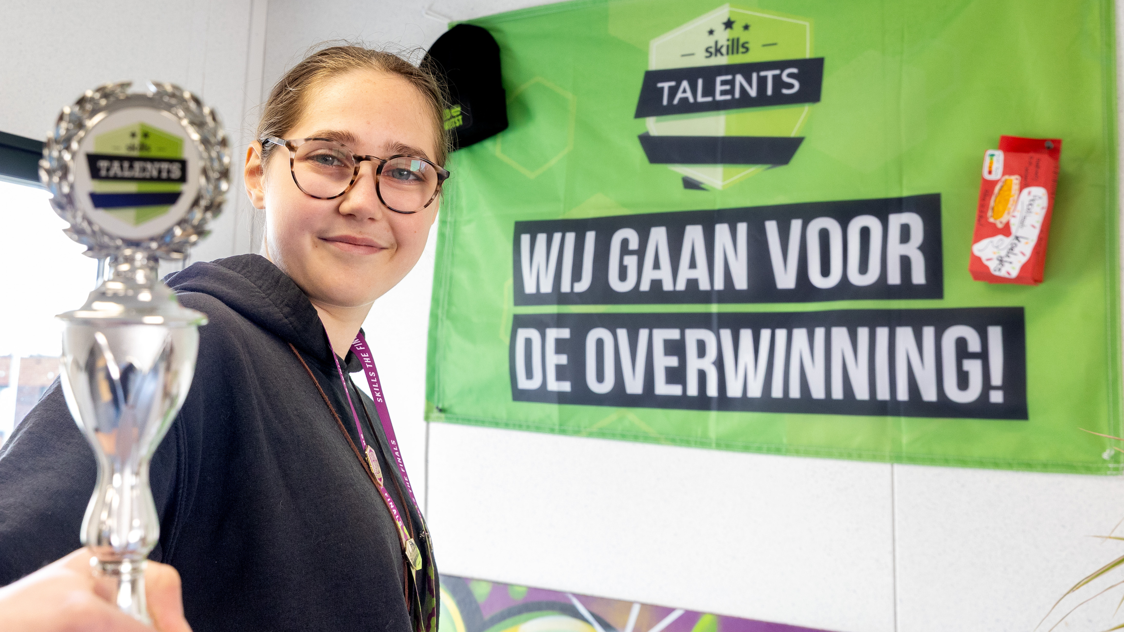 Smart store routing pays off: Mattanja (15) and Dominique (15) from Vonk win prestigious Skills school award
