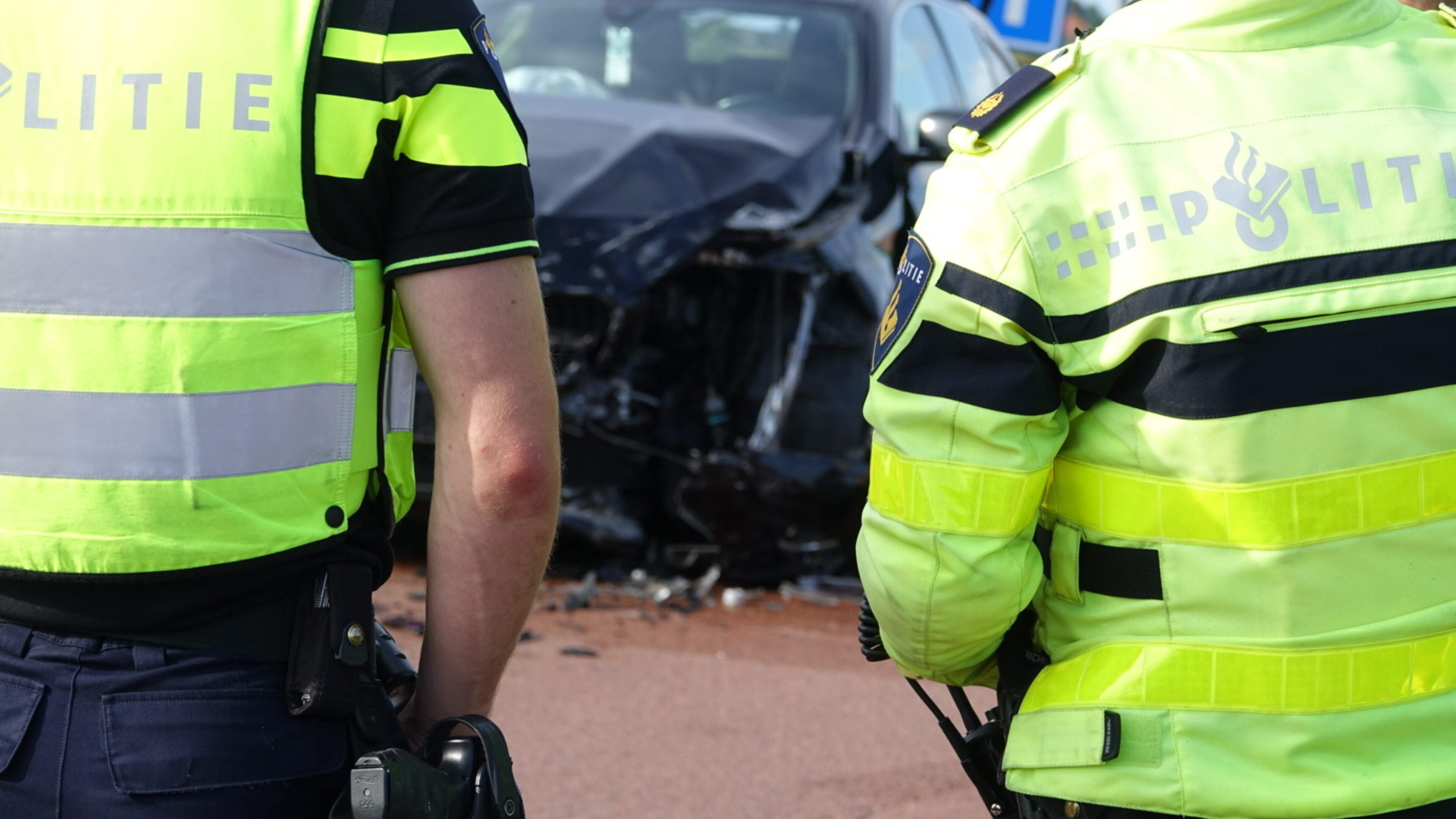 Gewonde en flinke schade bij botsing in Wijdewormer