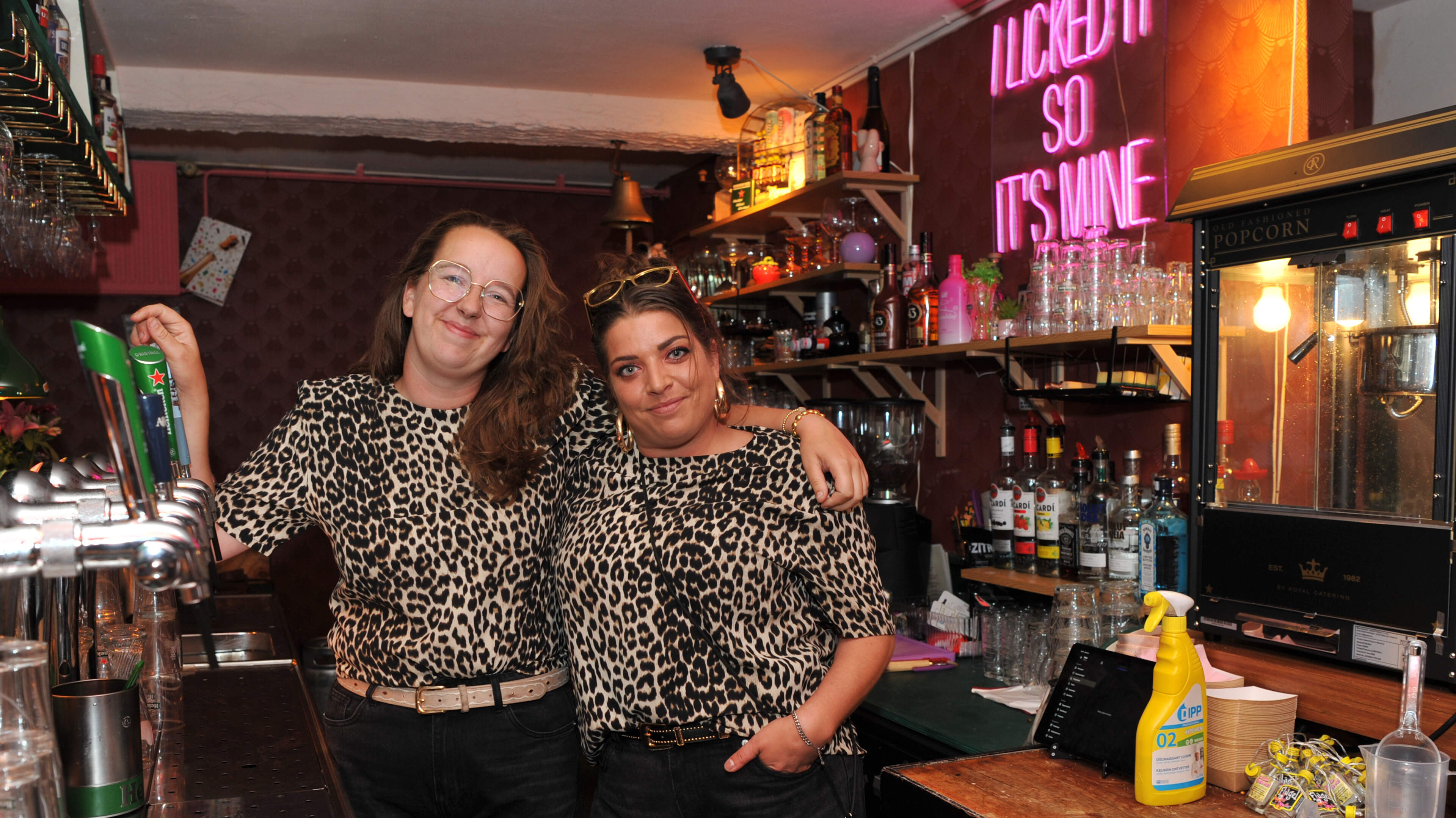Zwaanstraat in Wijk aan Zee gains colorful meeting spot with Kletskop Café: ‘Come and chat’