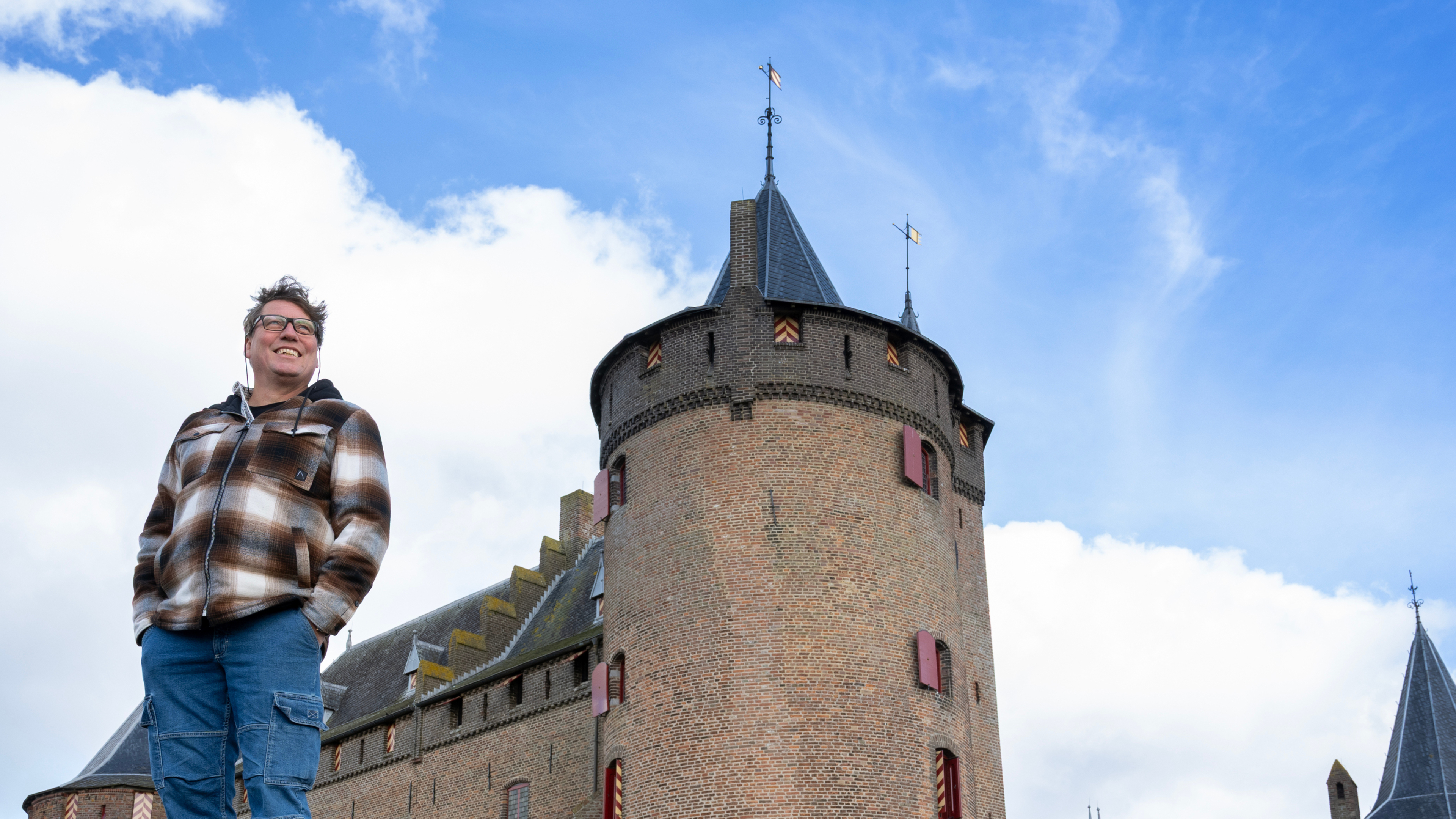 It feels very special for Guido to care for the Muiderslot collection as a volunteer: 'We remove many cobwebs'