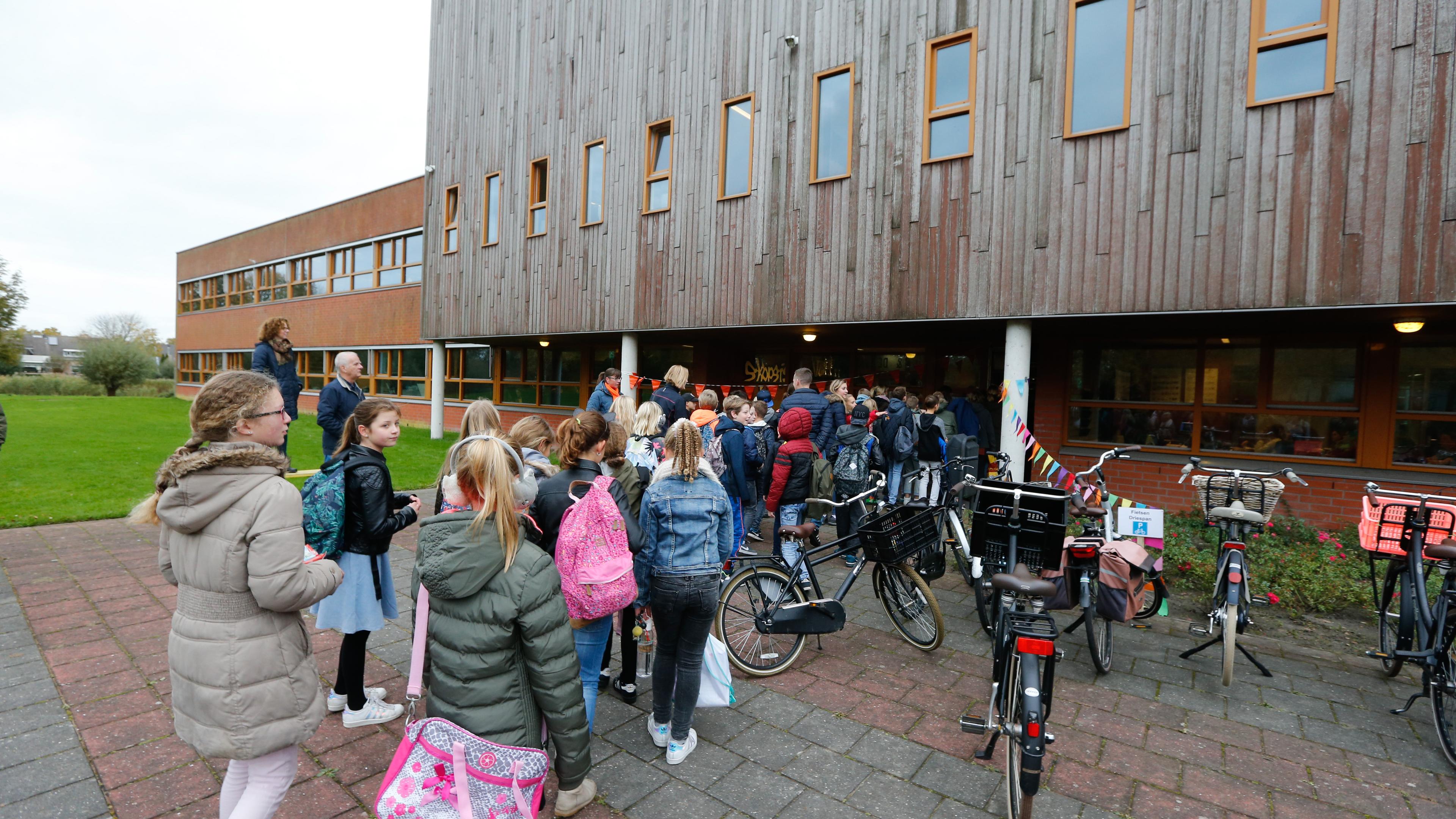 En wéér zorgt de schooloven van de Rsg in Enkhuizen voor een brandalarm en ontruiming