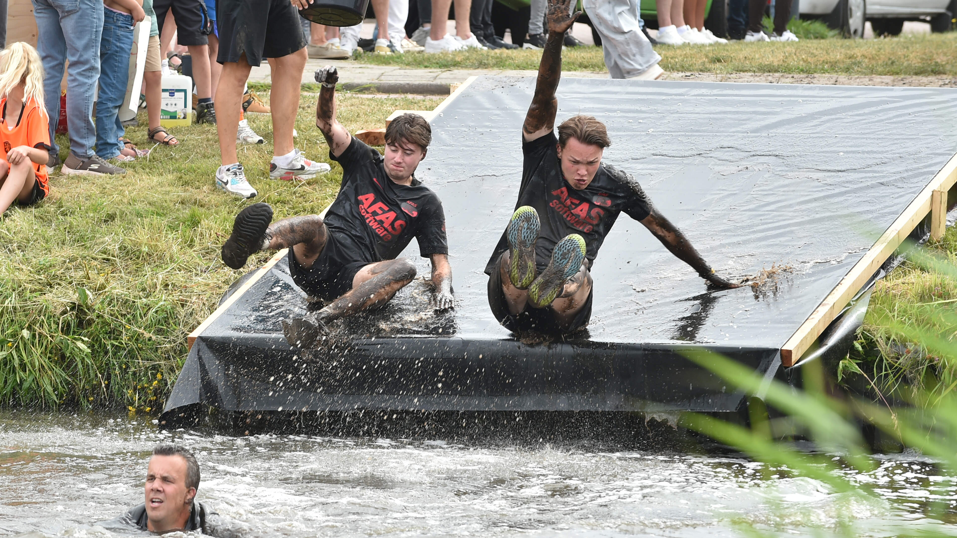 Young and old run, walk, or help out at the Uitgeest Fun Run: You can do two laps, but that's not how we do things