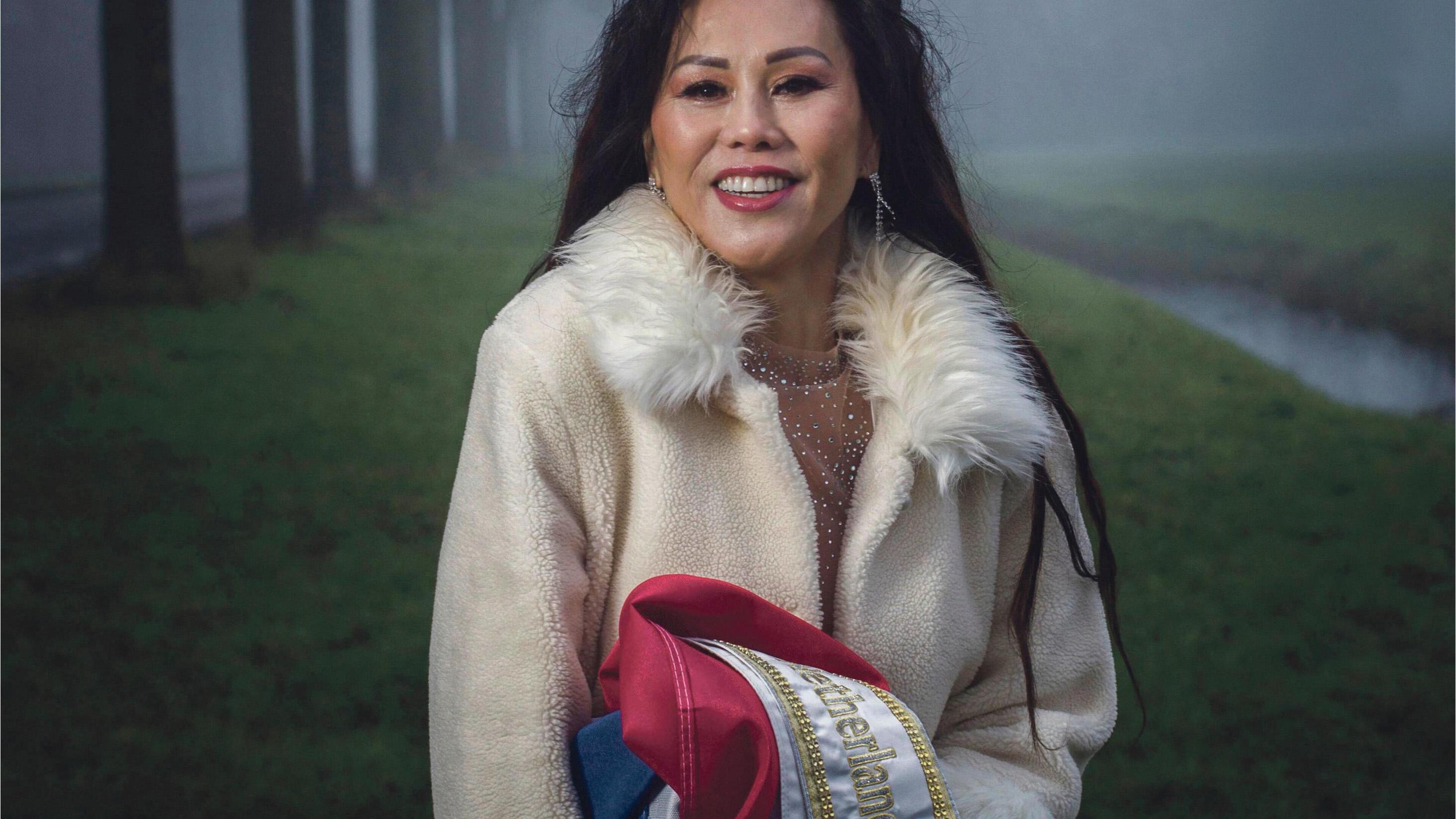 Lily Vo uit Zwaagdijk-Oost kwam als bootvluchteling naar Nederland. Zij gaat nu terug naar Vietnam m