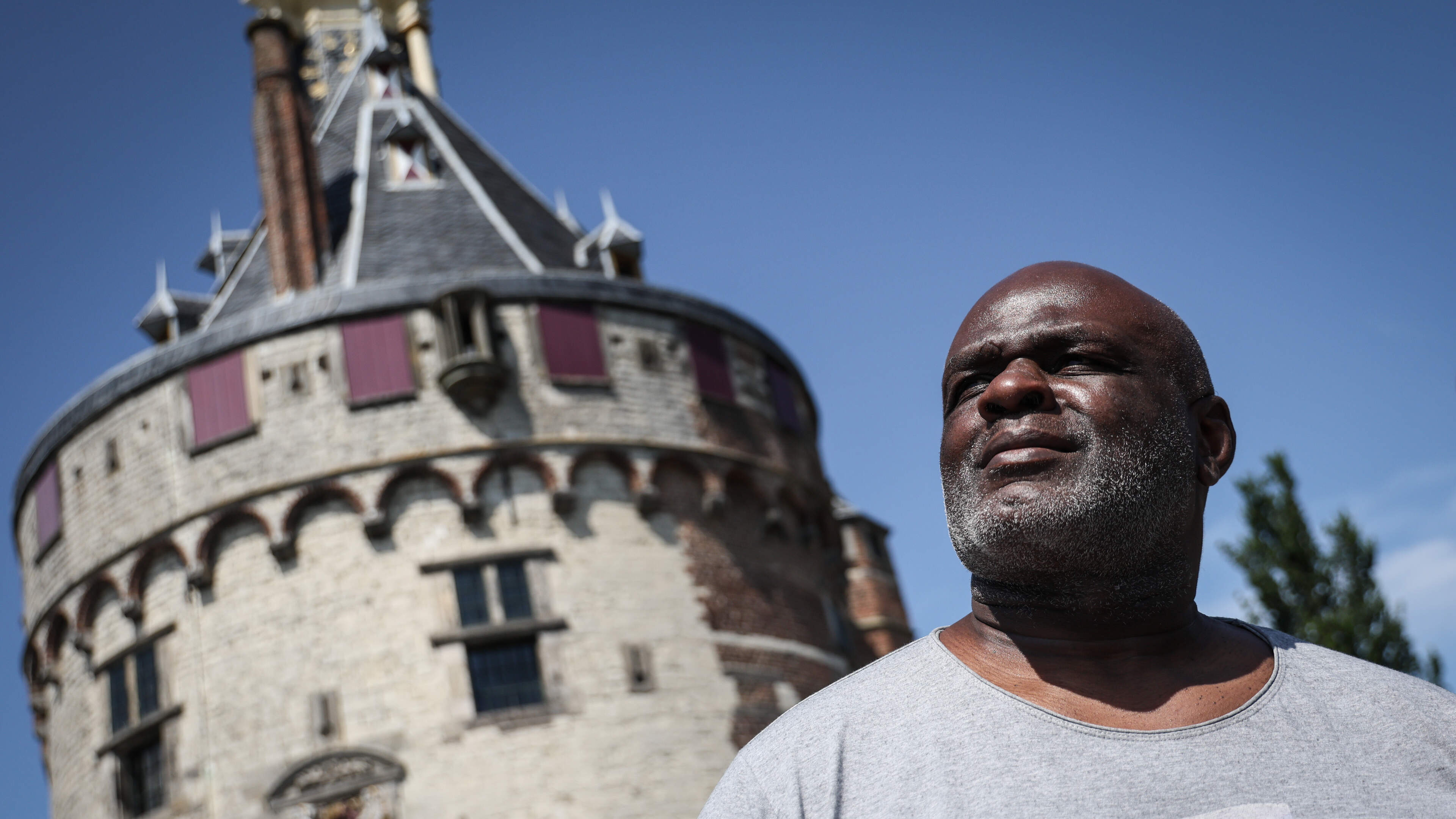 Kickbokskampioen Ernesto Hoost vond in Japan zijn ’liefde’ voor de Hoornse Hoofdtoren