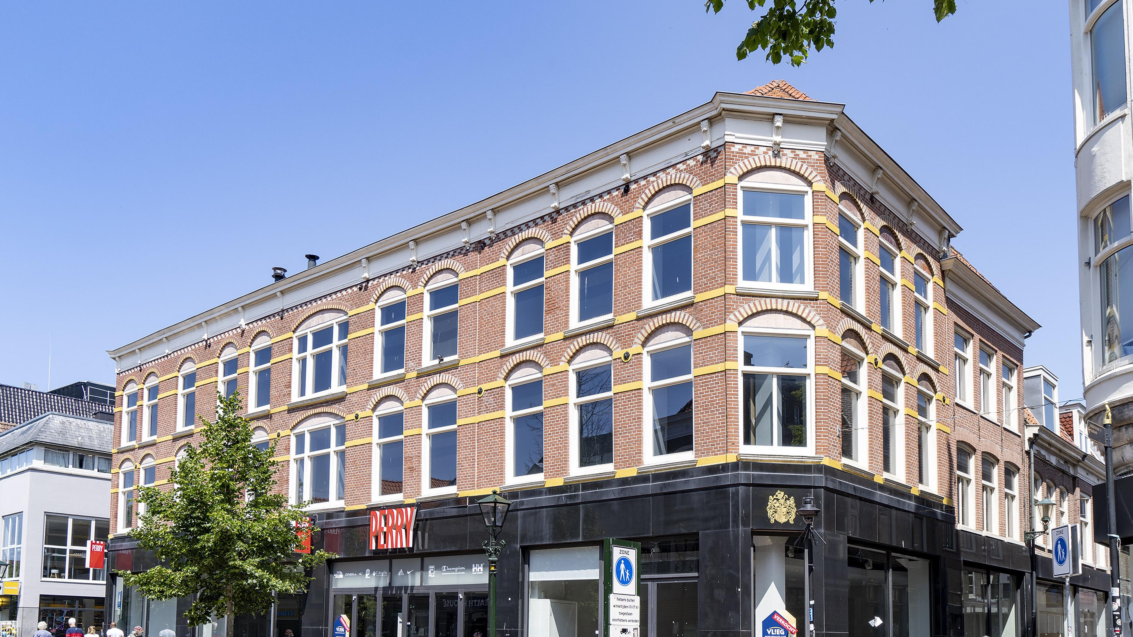 Eindelijk reuring aan de Alkmaarse Laat: voormalig pand Perry Sport verkocht na twee jaar leegstand