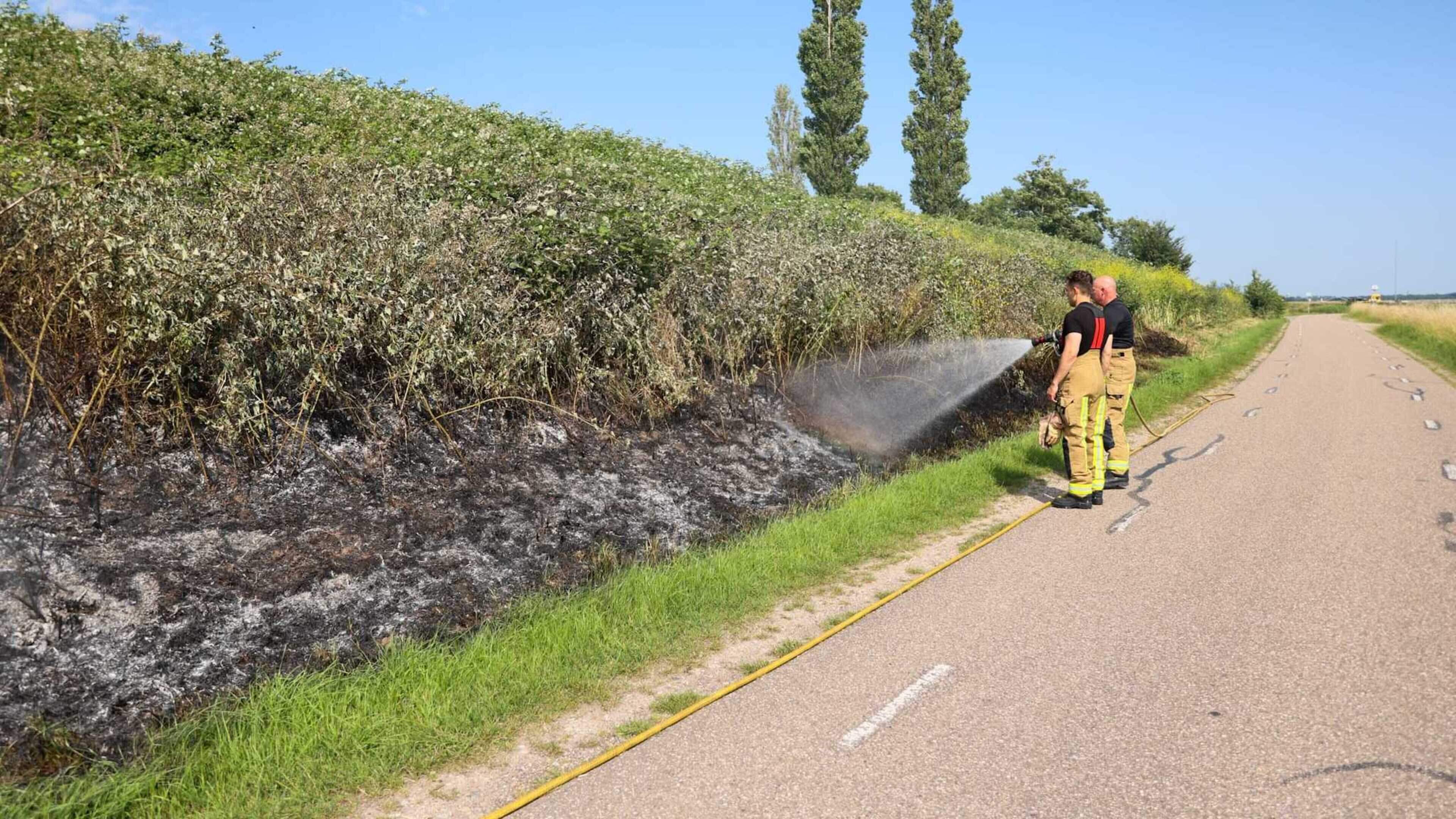 Roadside and container on fire on Sint Aagtendijk in Beverwijk