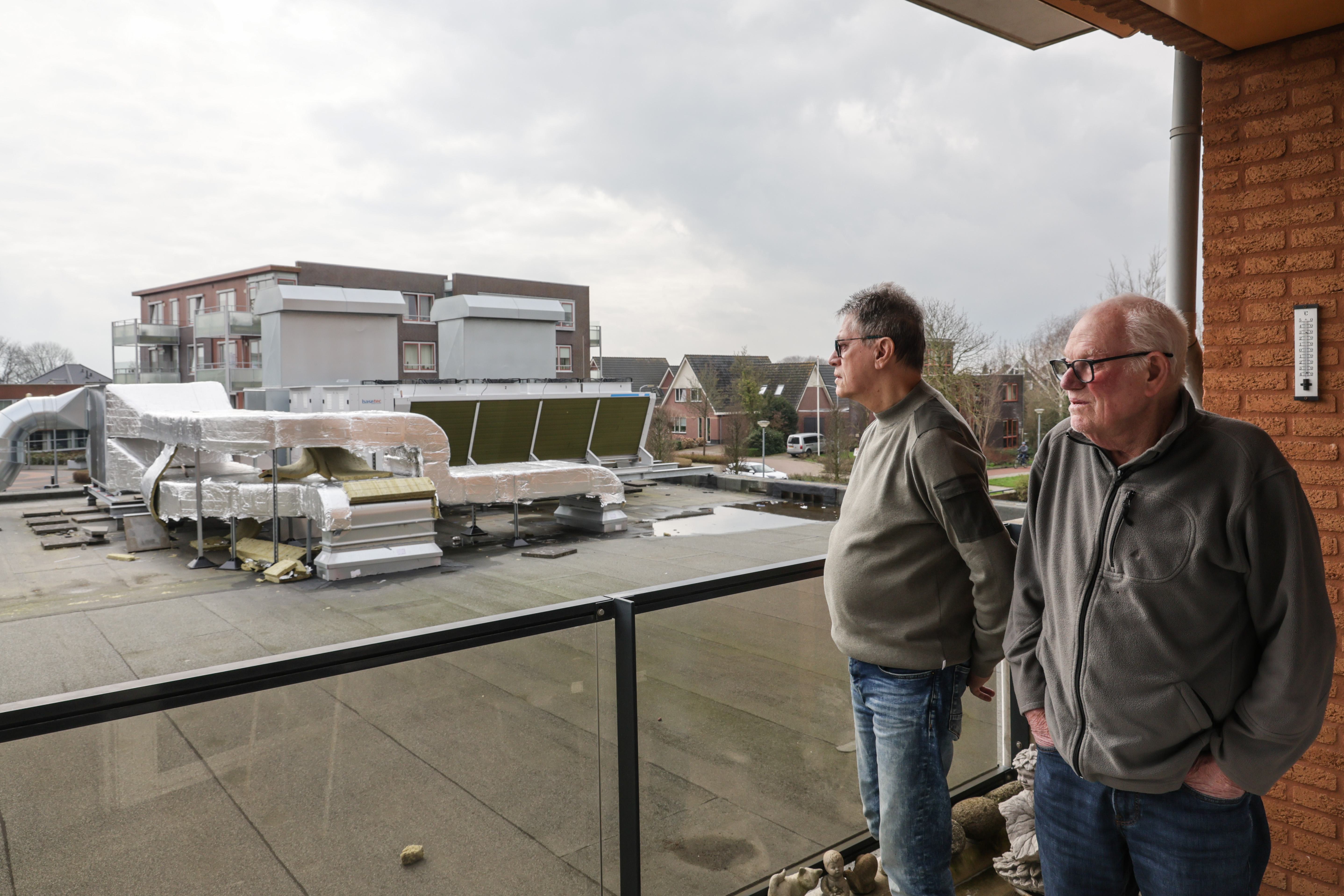 ’Vreselijk, een heel machinepark voor je raam’. Metershoge geluidsdempers op dak van de Lidl in Aven