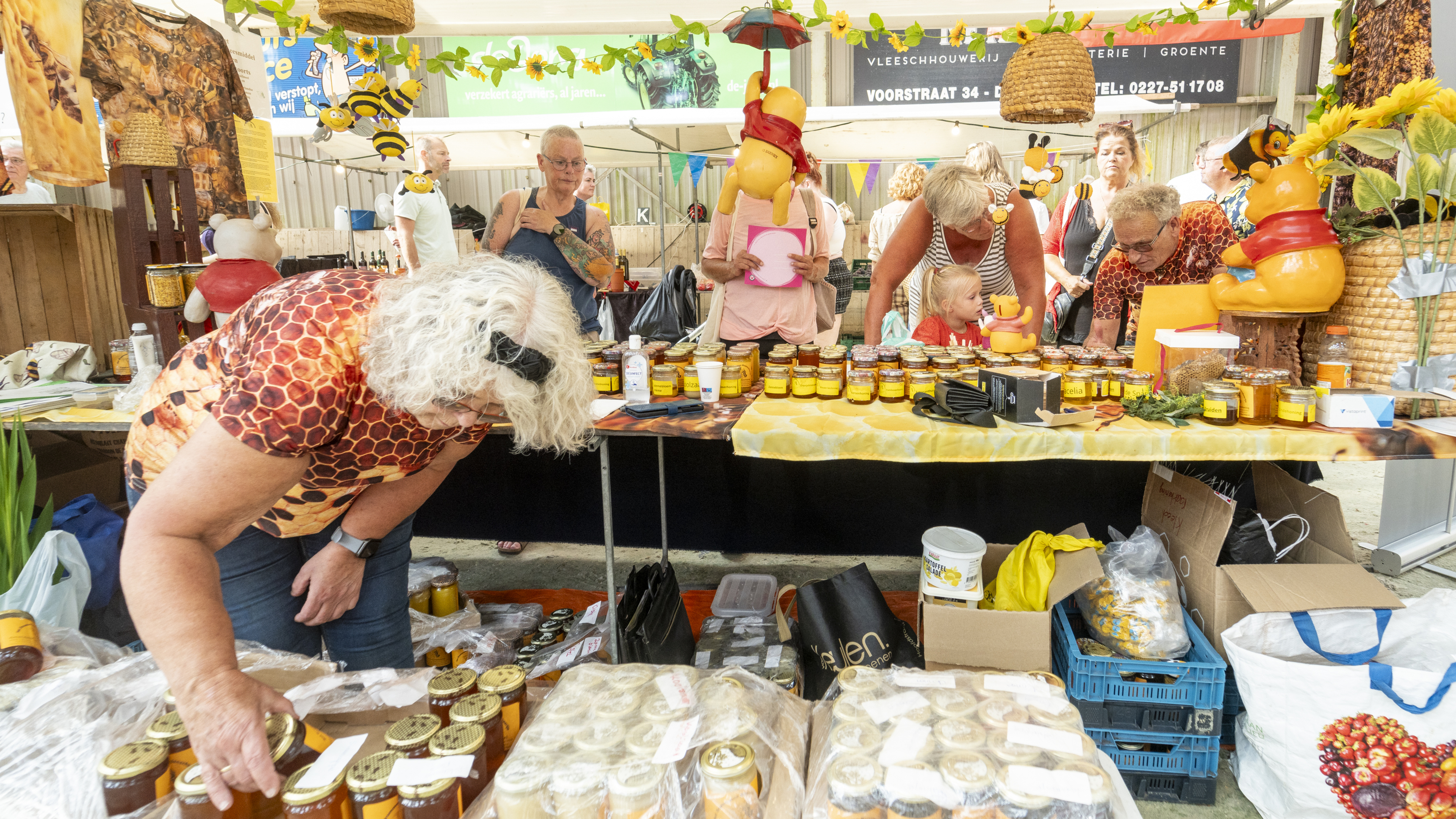Papegaai met praatjes en veel lekkers op boerenversmarkt Middenmeer