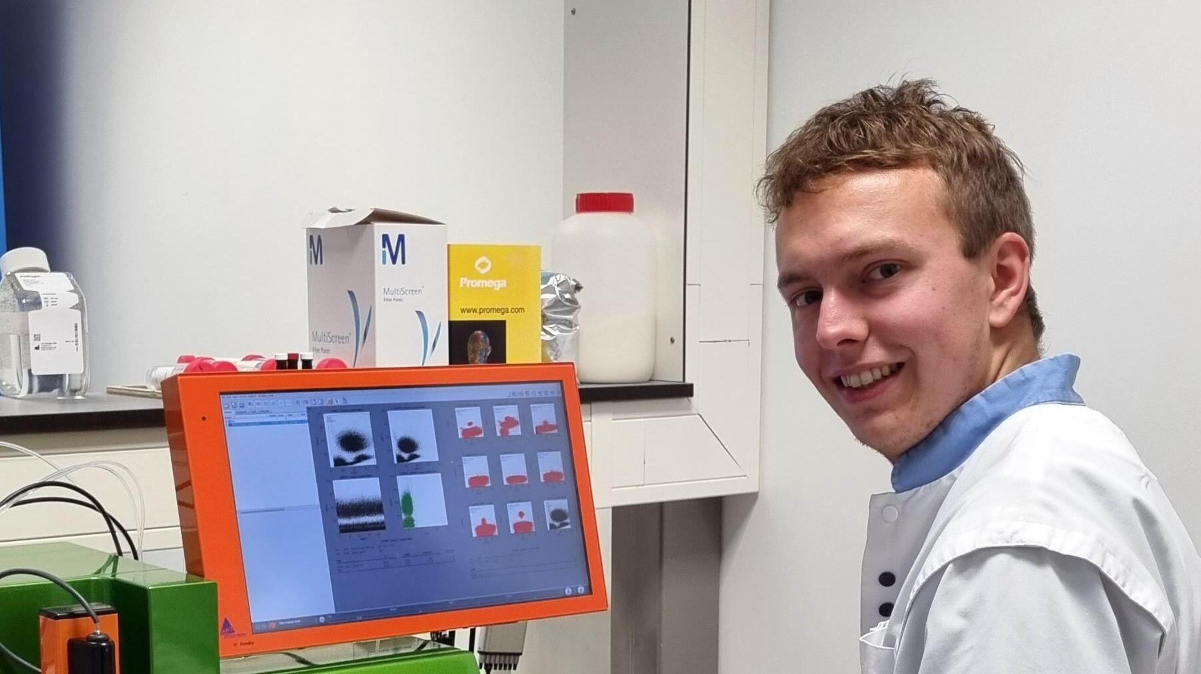 Brandwondenonderzoeker Patrick maakt sier in Beverwijks laboratorium ...