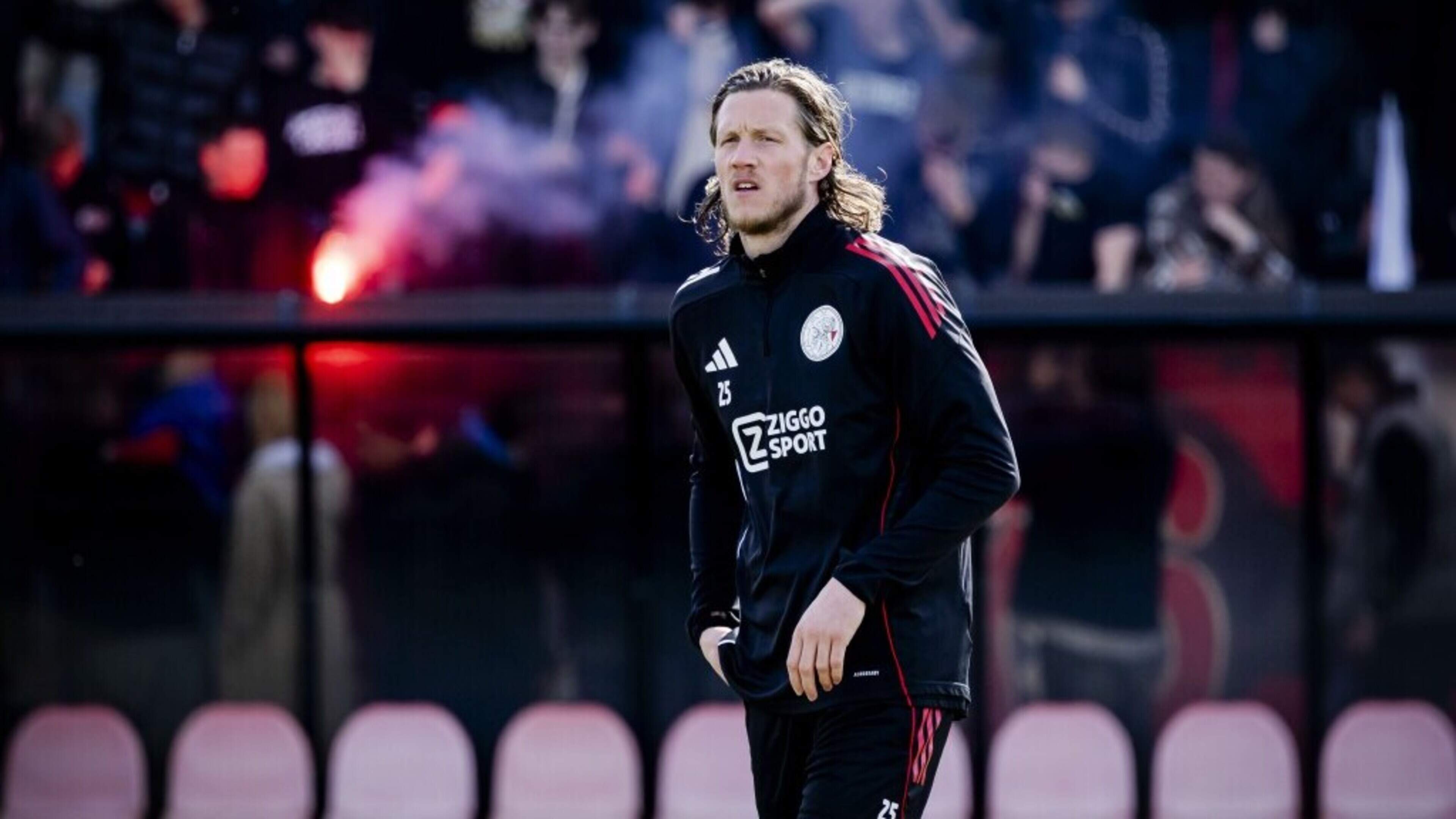 Ajax start Weghorst for away match against Feyenoord