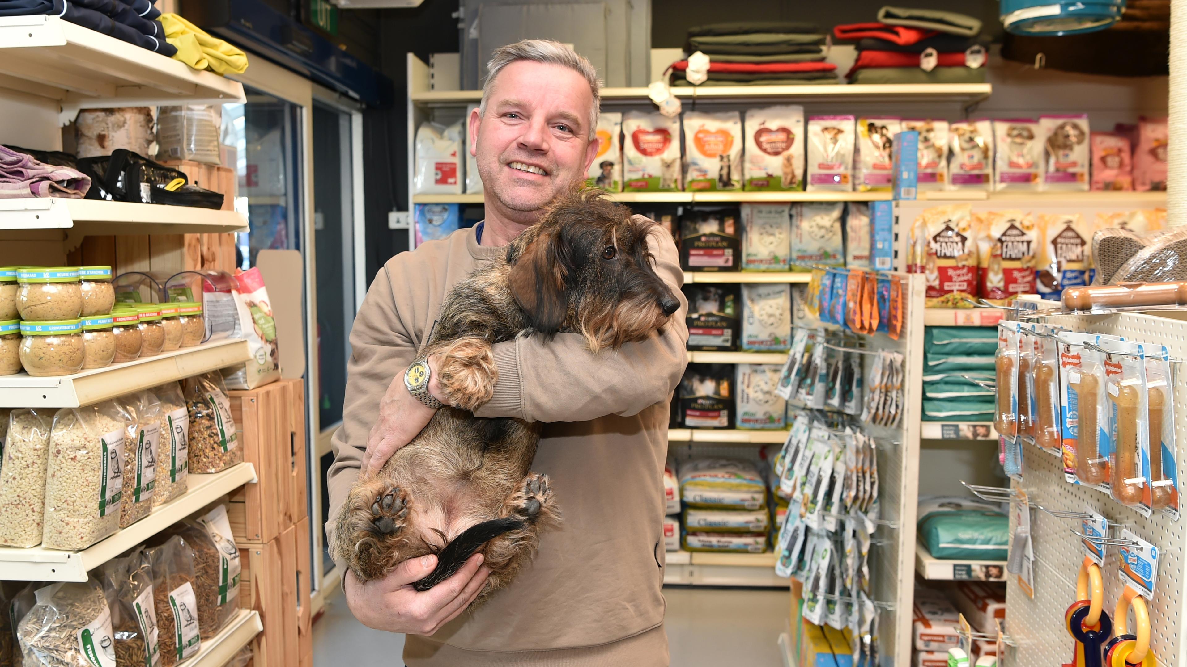 Een dorpswinkel in de stad: bij dierenwinkel Meijer in Beverwijk komen de baasjes ook als ze niks no