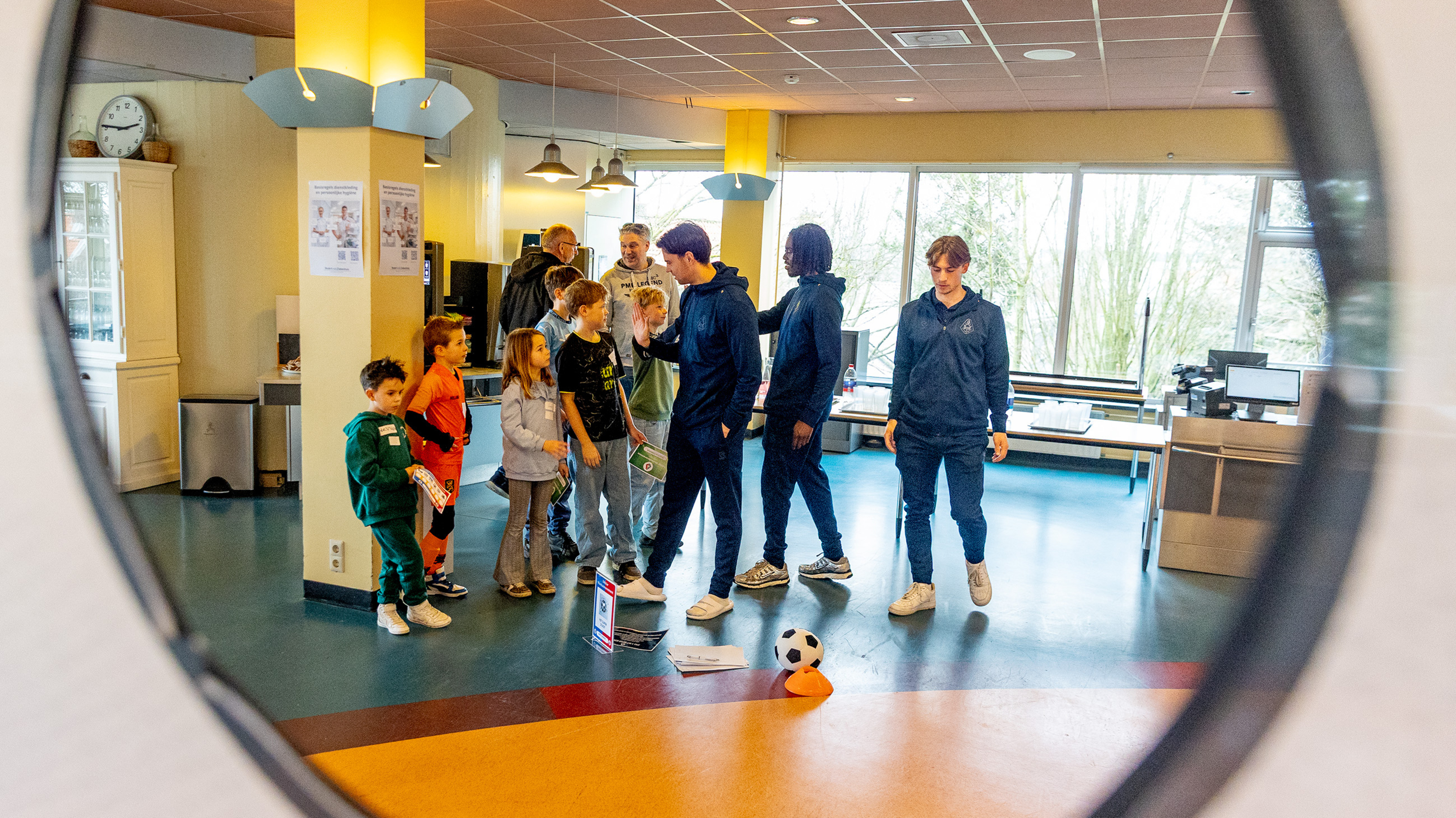 Telstar squad brings Red Cross Hospital children's ward to life with football games and interviews