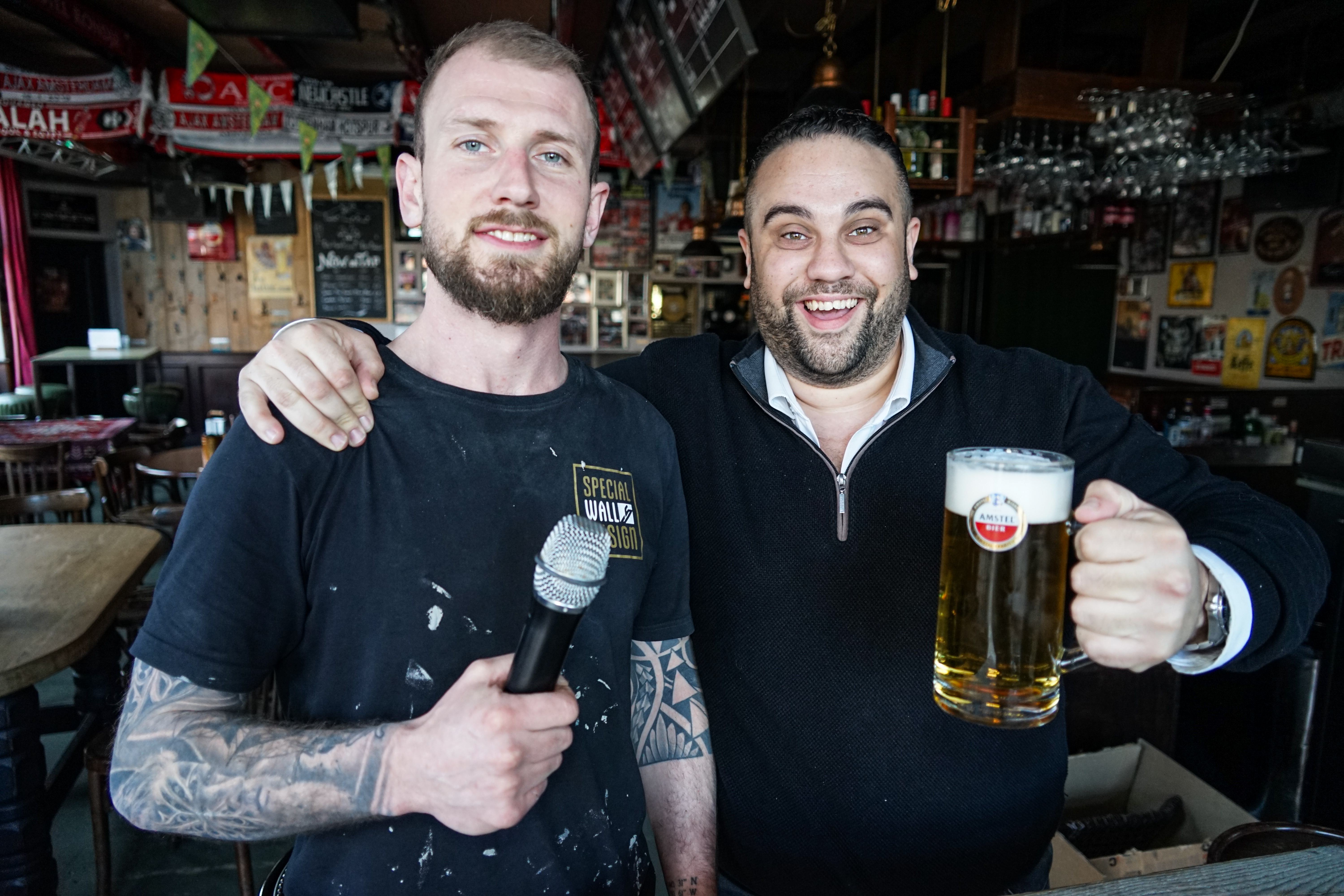Duo De Groon (ja, u leest het goed) bezingt met ’Het is weer kermis’ de lamheid én gezelligheid van 