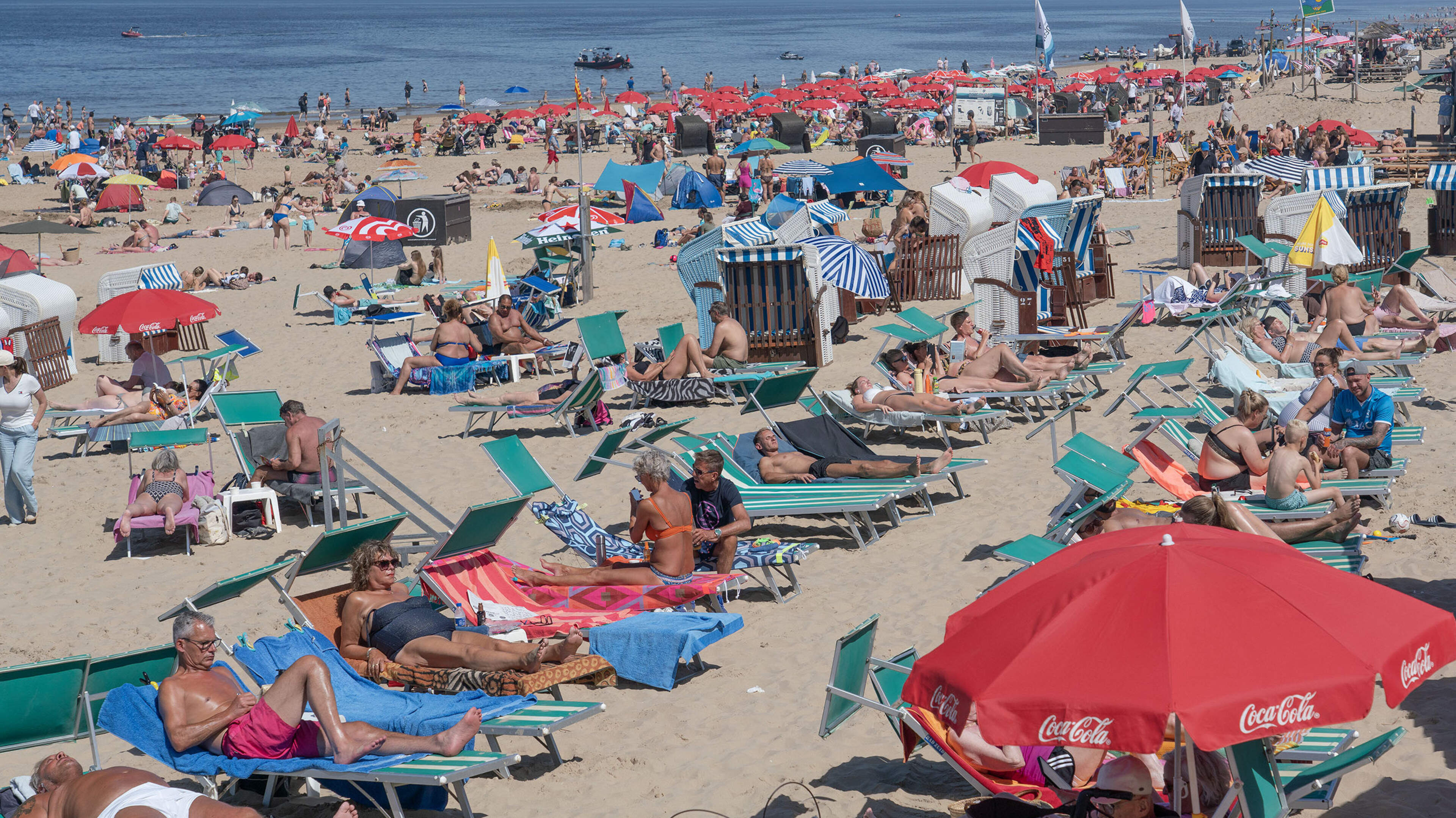 Zandvoort parking lots filling up fast on tropical Whit Monday