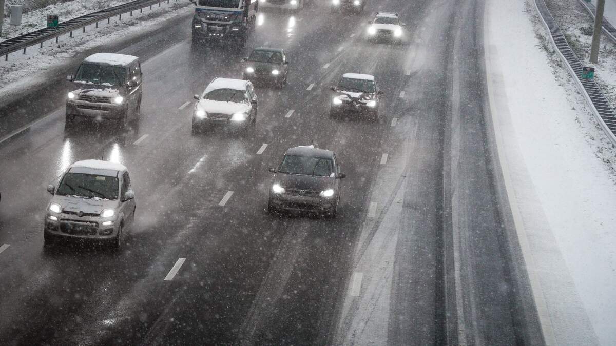 Code geel in groot deel van het land, hele dag winterse buien [update