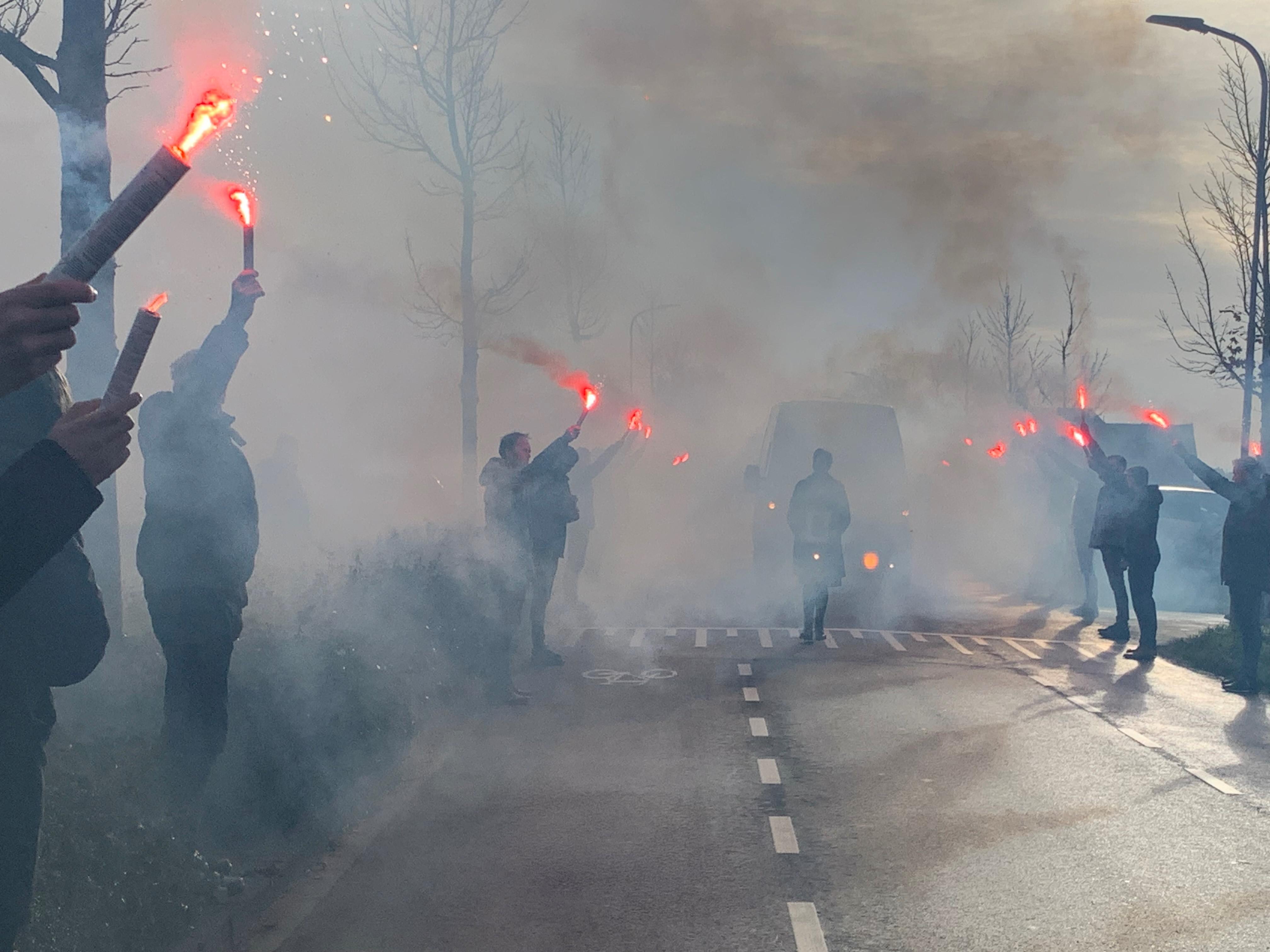 Westwoud veegt de tranen weg en neemt gloedvol afscheid van een dorpsman