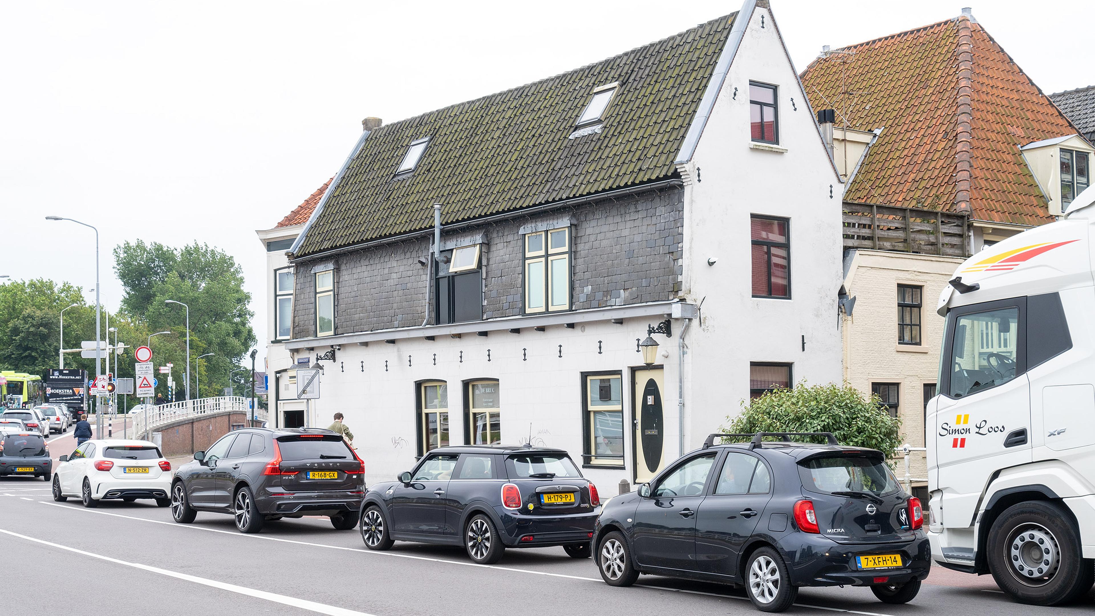 Wél een coffeeshopaanpak, nog geen 30 km/u. Alkmaars onveiligste weg moet nog even geduld hebben. ’I