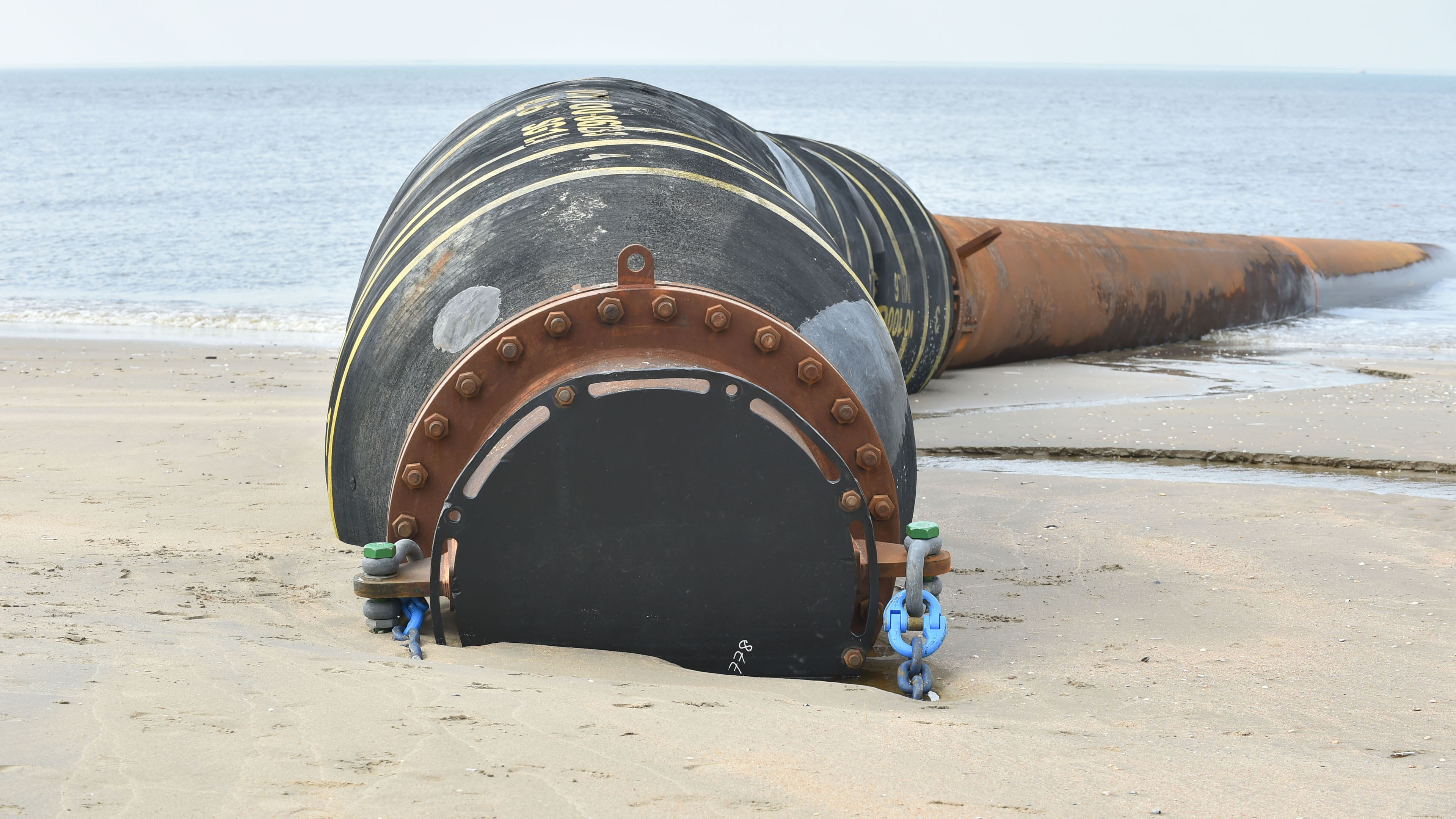 Preparations to reinforce Heemskerk coast in full swing; beach filling up