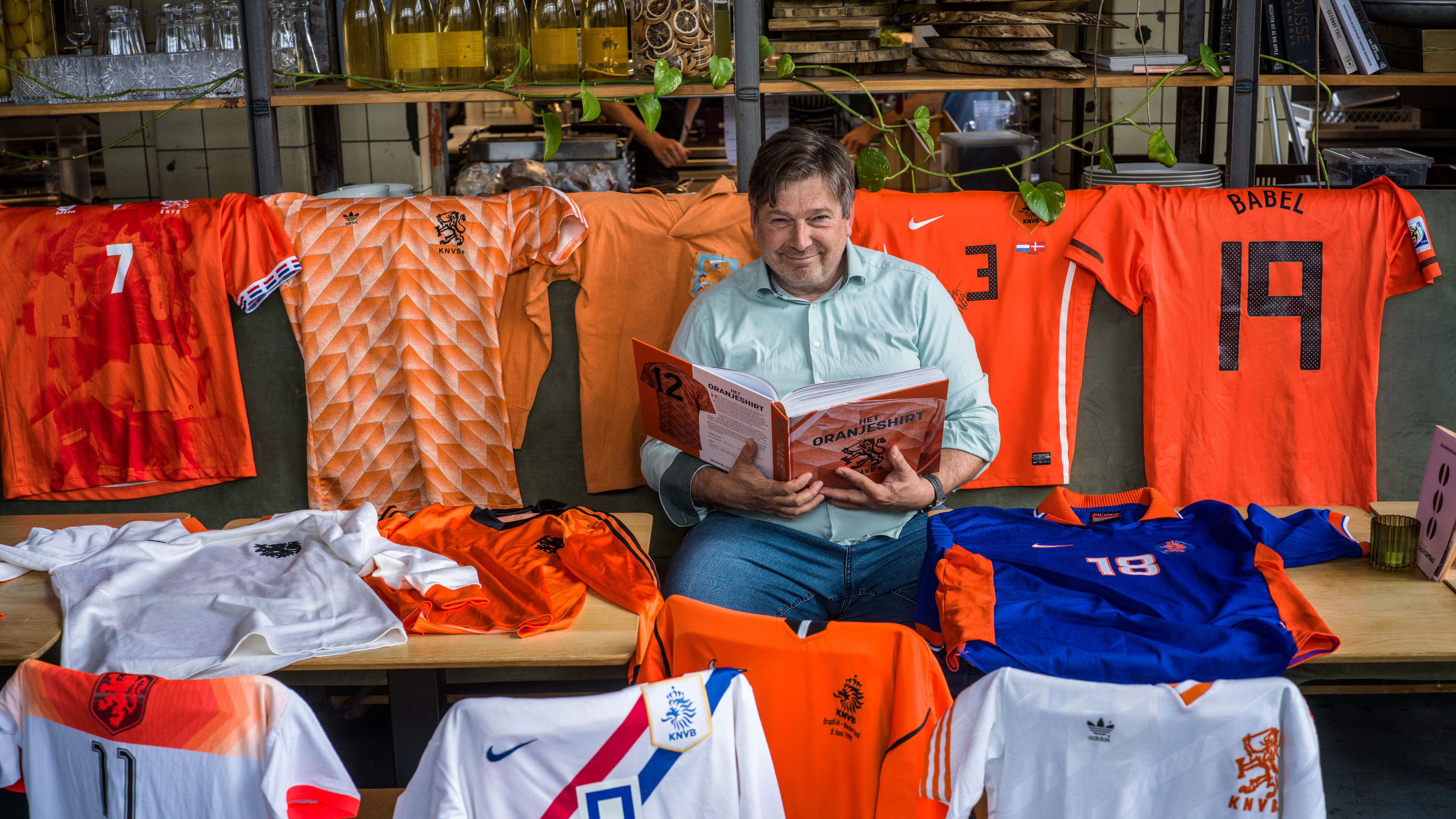 Erik van Goor collected hundreds of match-worn Oranje shirts: ‘The embodiment of a sporting moment’
