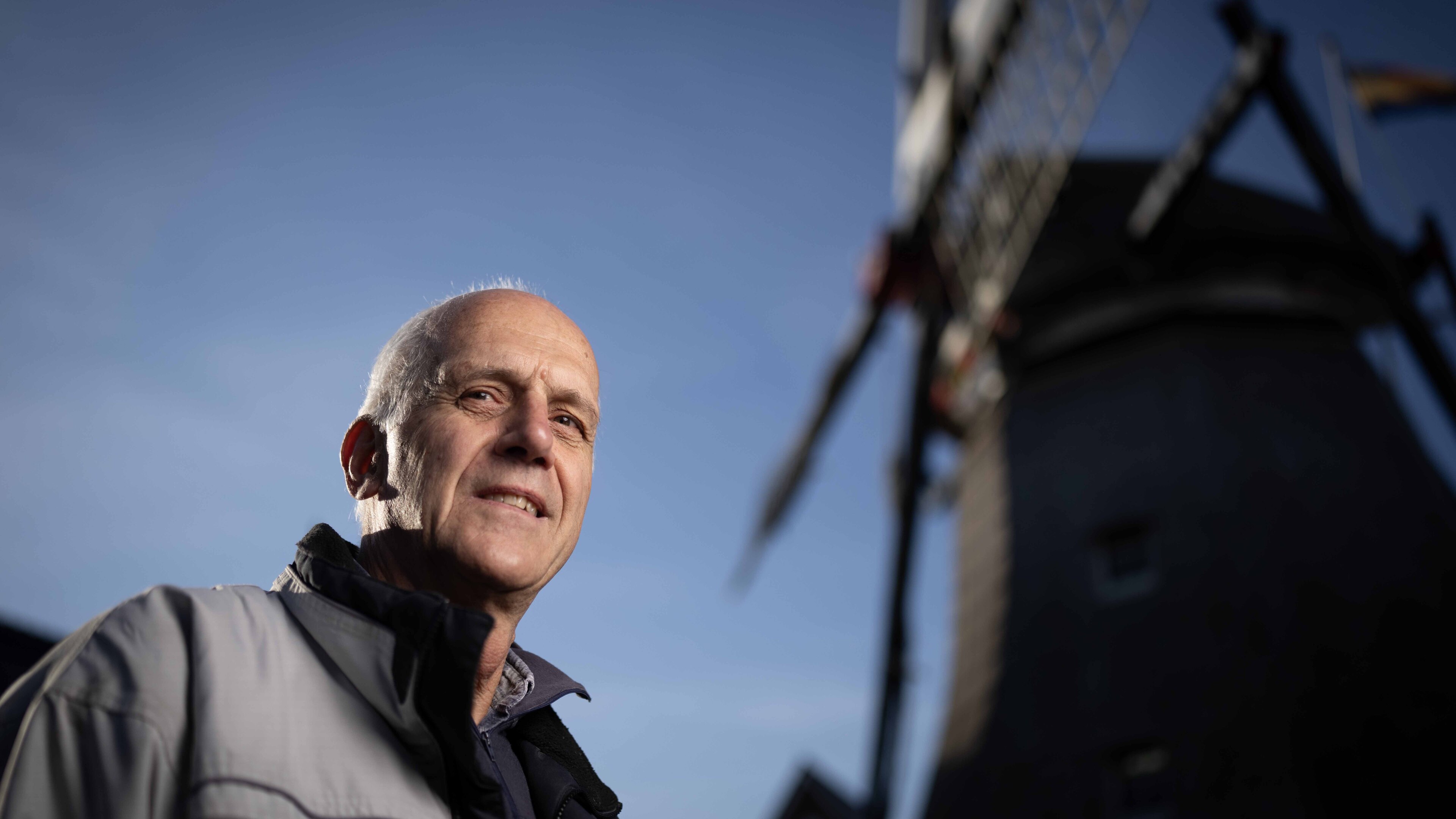 Roestgaatjes in de roeden van molen De Hoop in Den Oever. Tijd voor actie. De molen krijgt een heel 