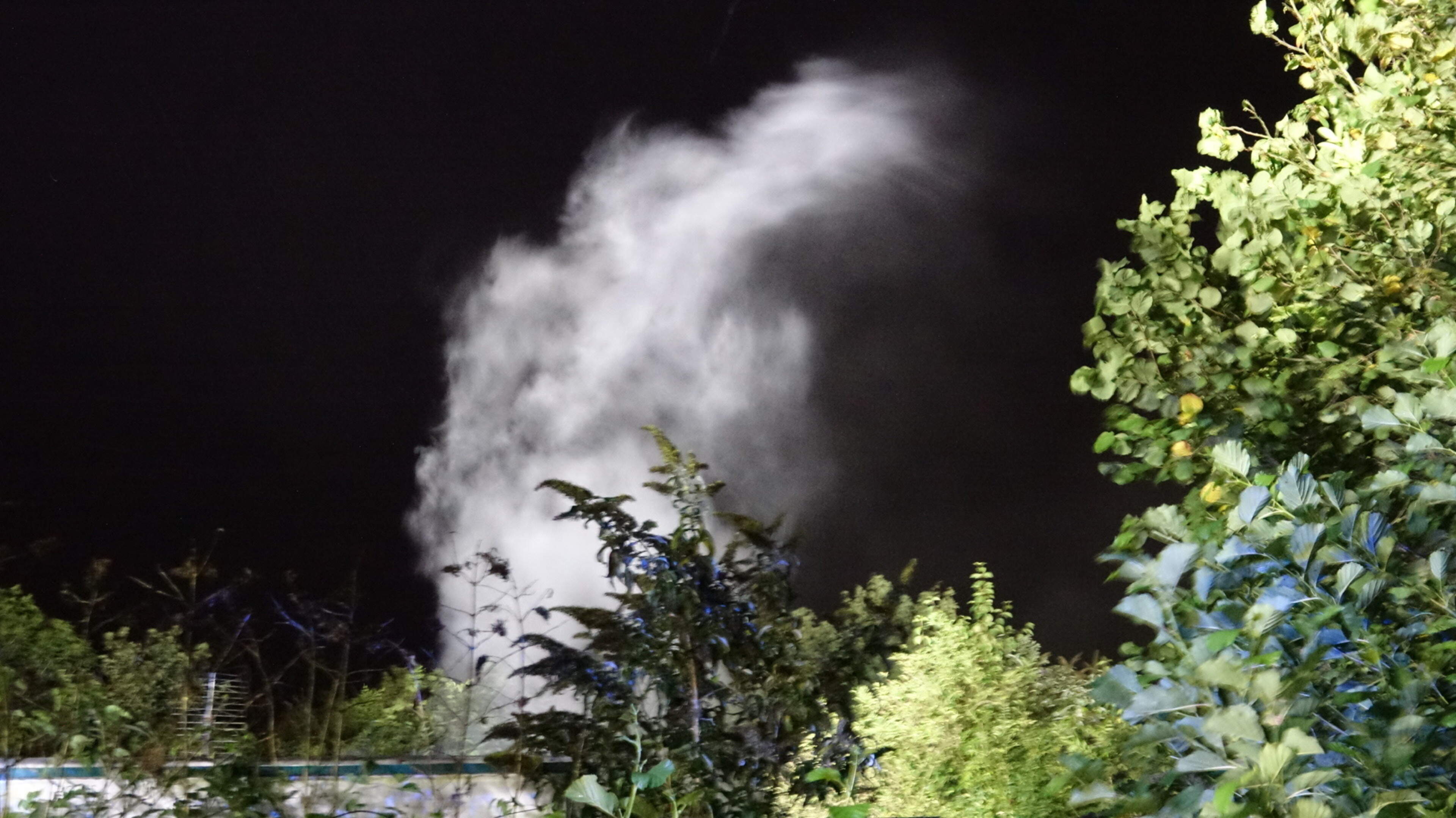 Brand in verlaten stacaravan op camping Ursemmerhof in Ursem, brandstichting niet uitgesloten